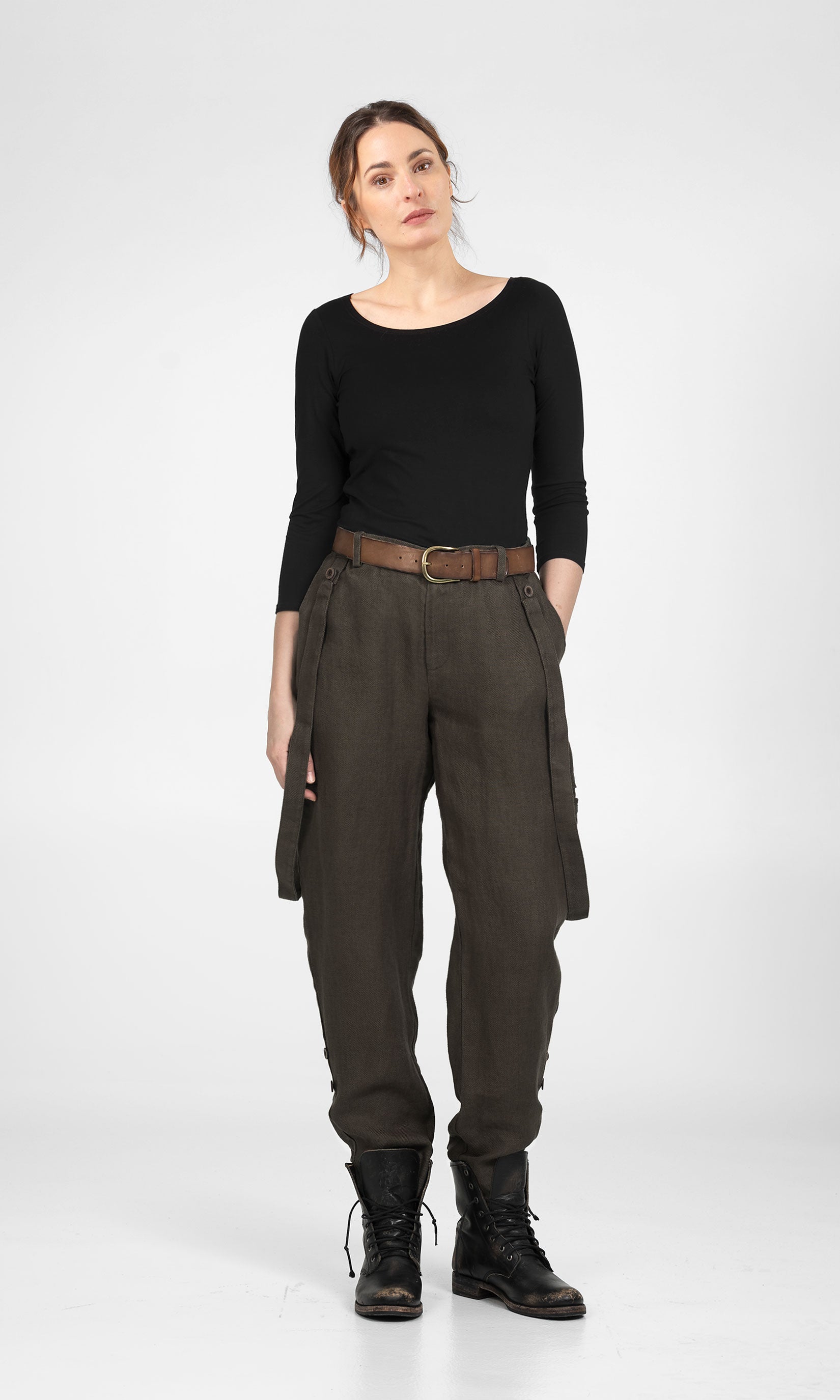 Linen trousers with suspenders