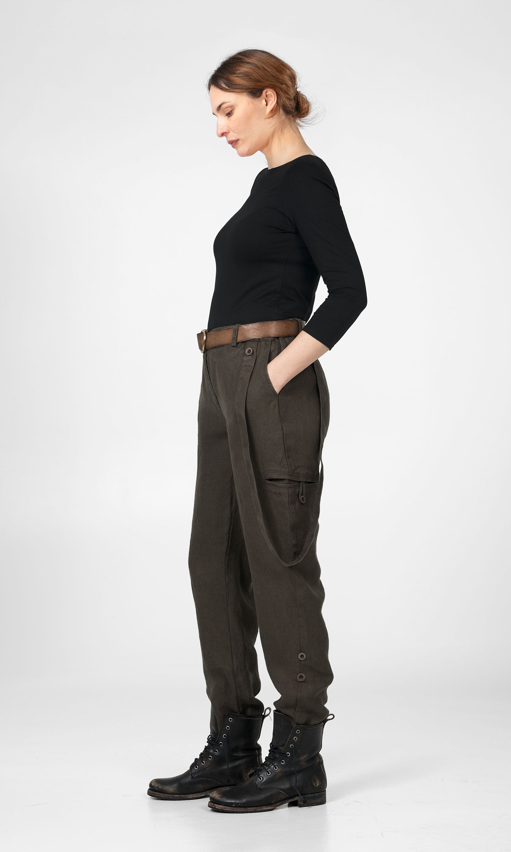 Linen trousers with suspenders