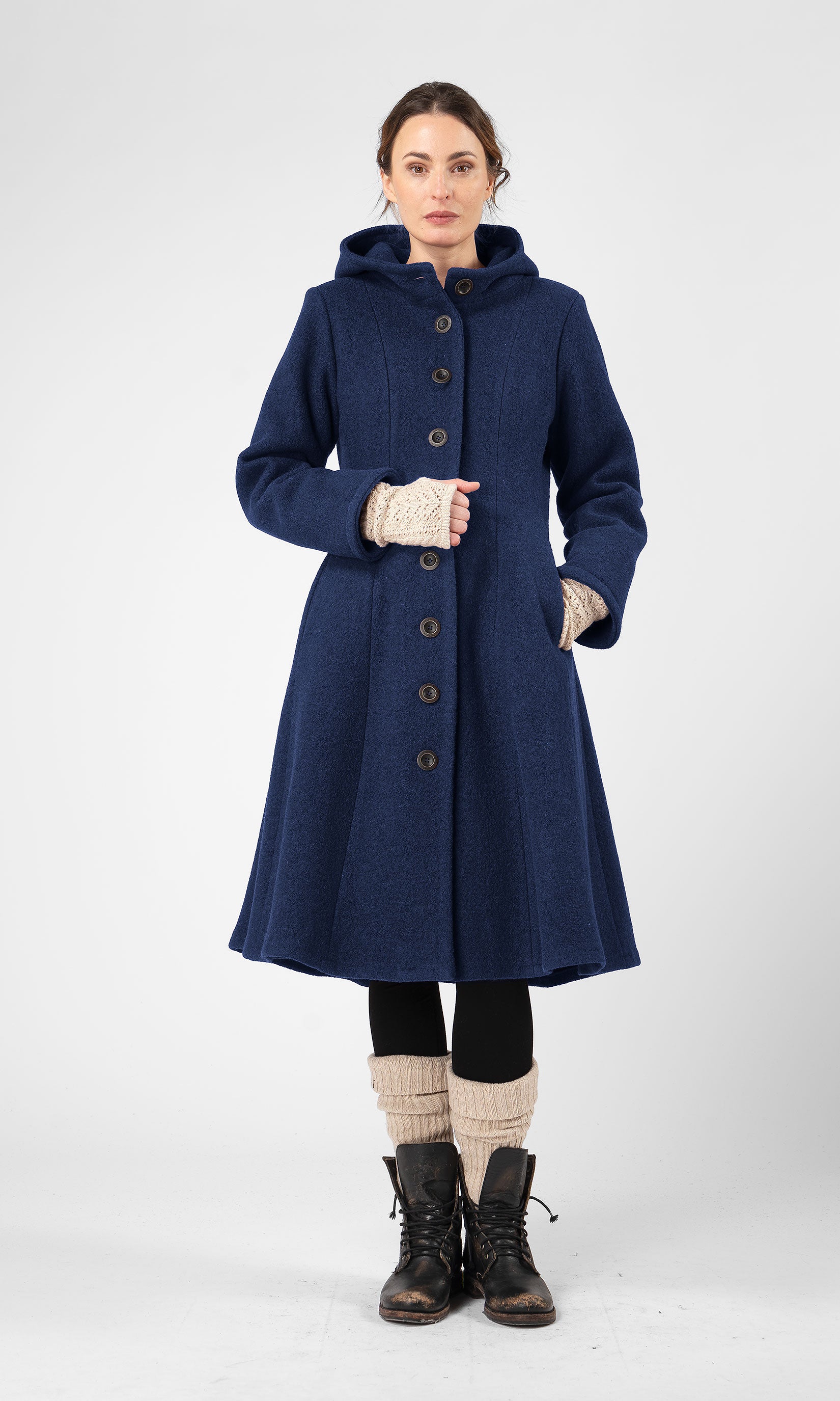 Fitted knee-long wool coat with hood