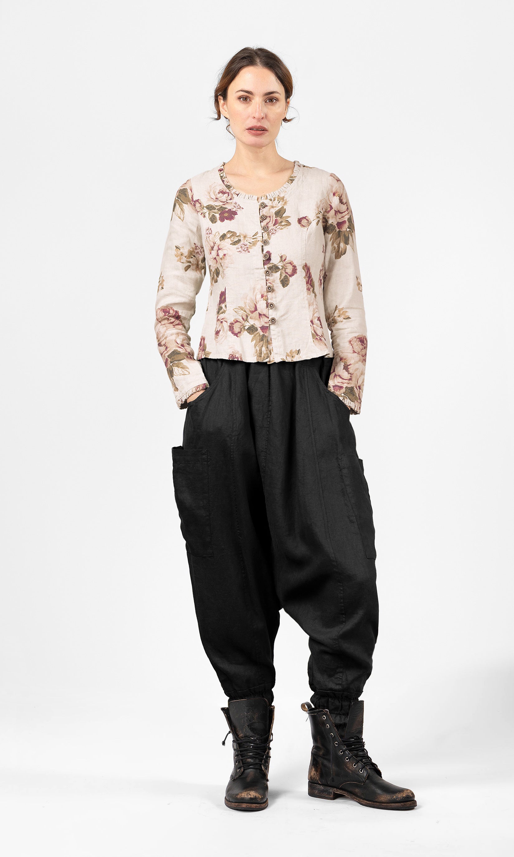 Figursydd bluse med volangdetaljer