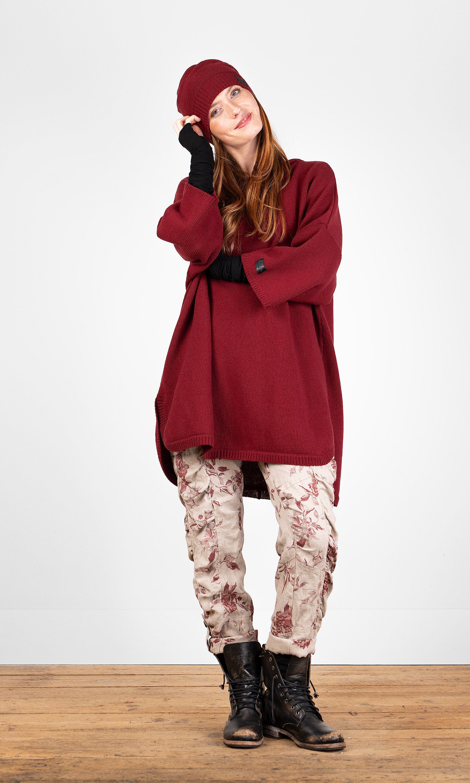 Lang strikket ullgenser i oversize-modell