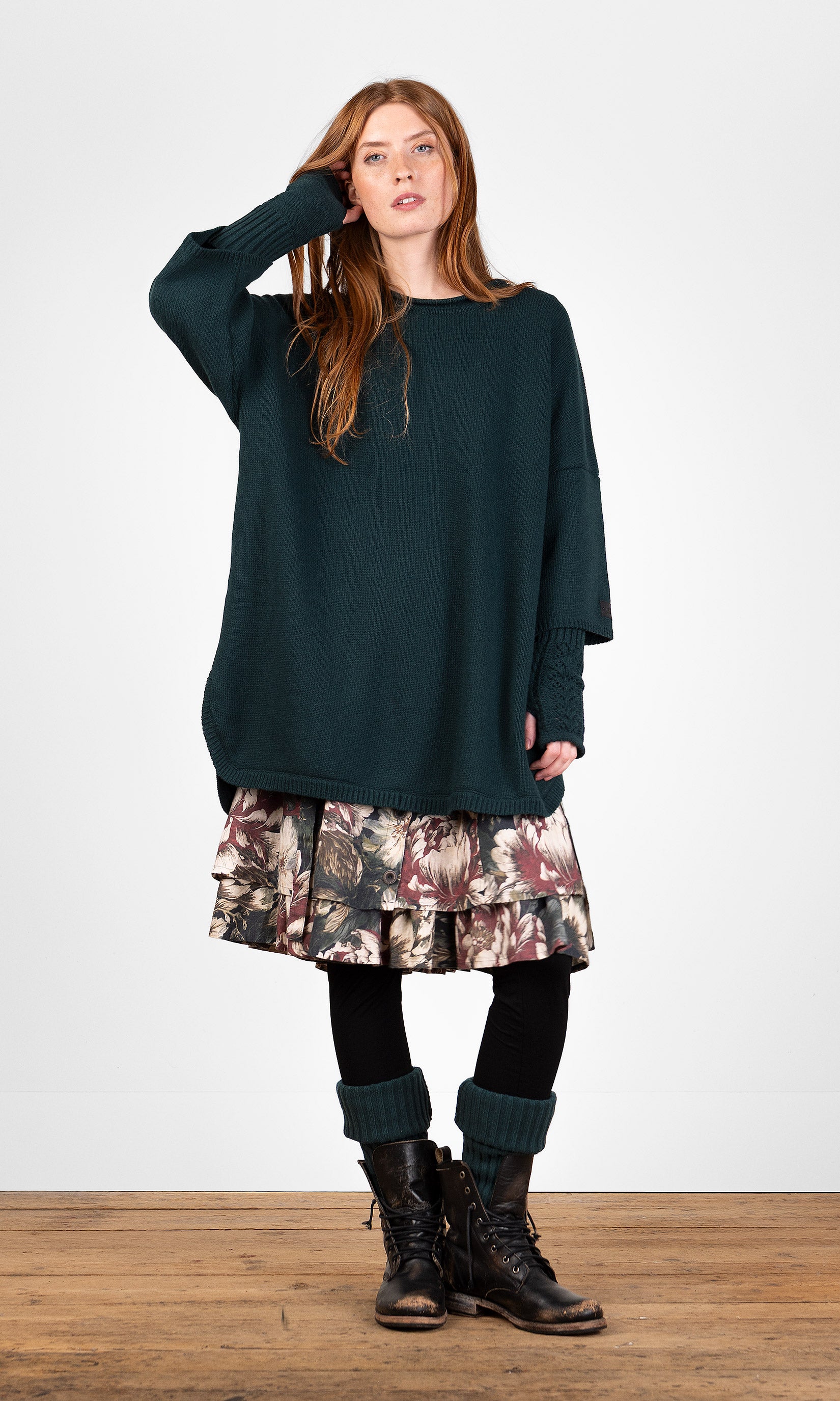 Lang strikket ullgenser i oversize-modell