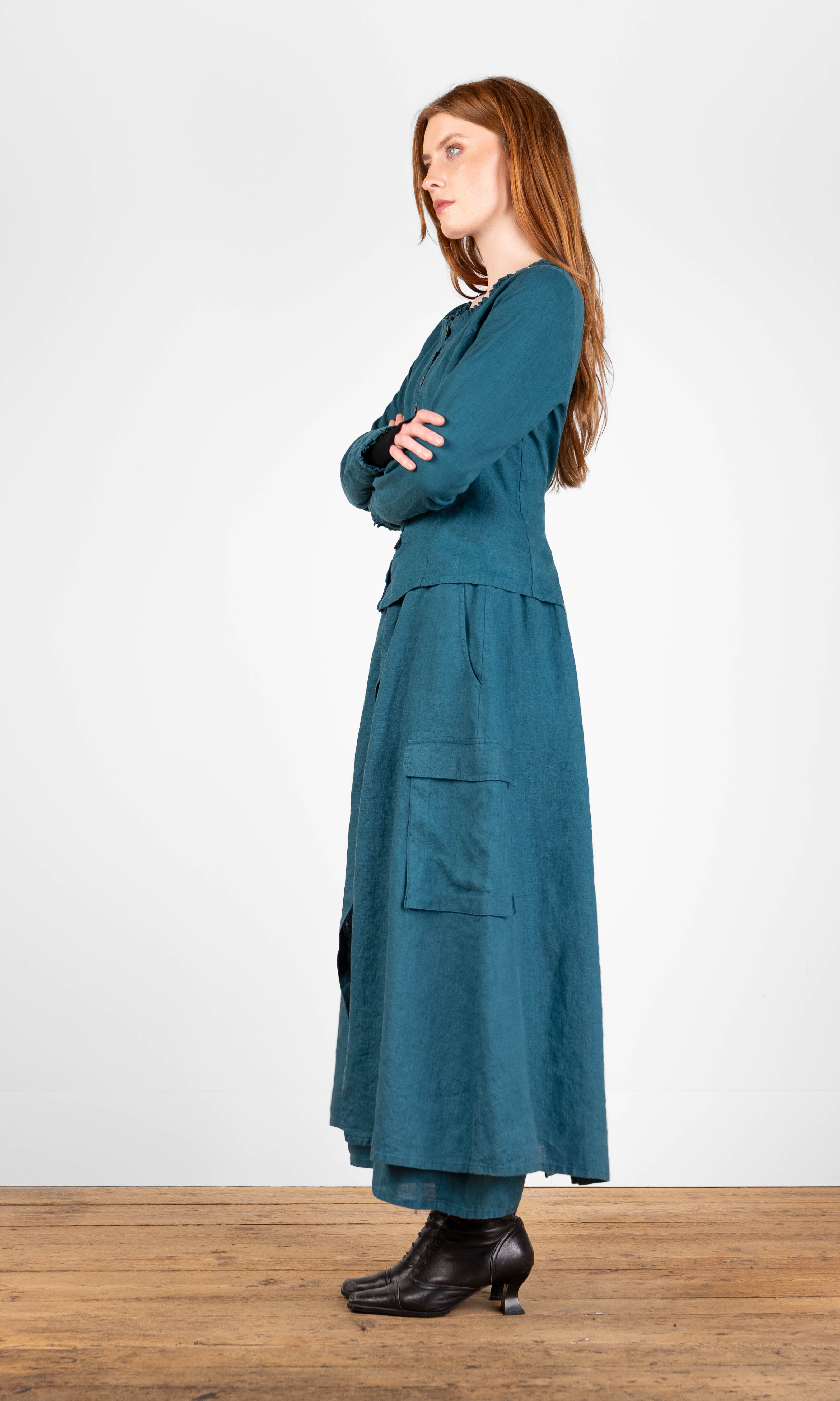 Figursydd bluse med volangdetaljer