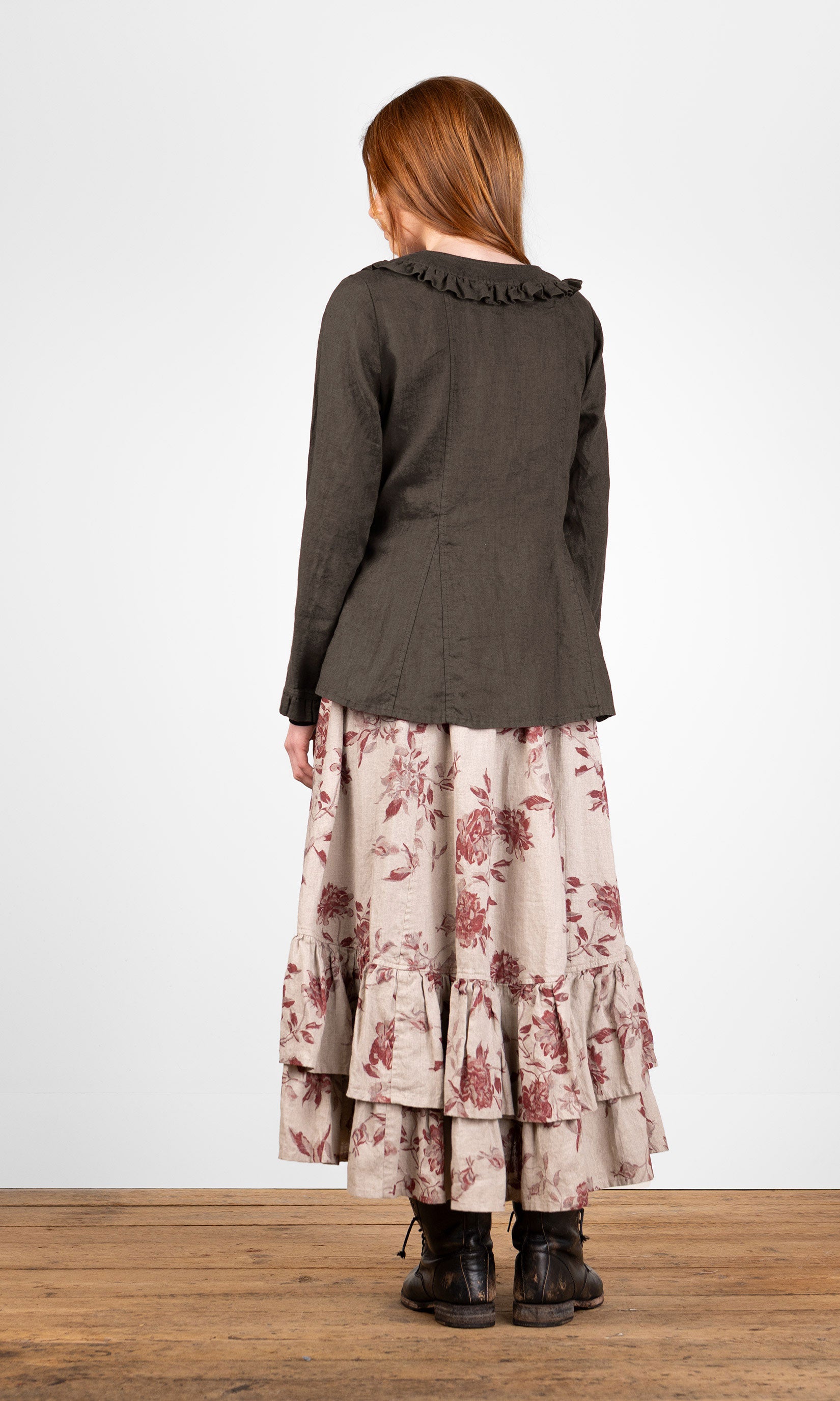 Bluse med volanger og knappelukking