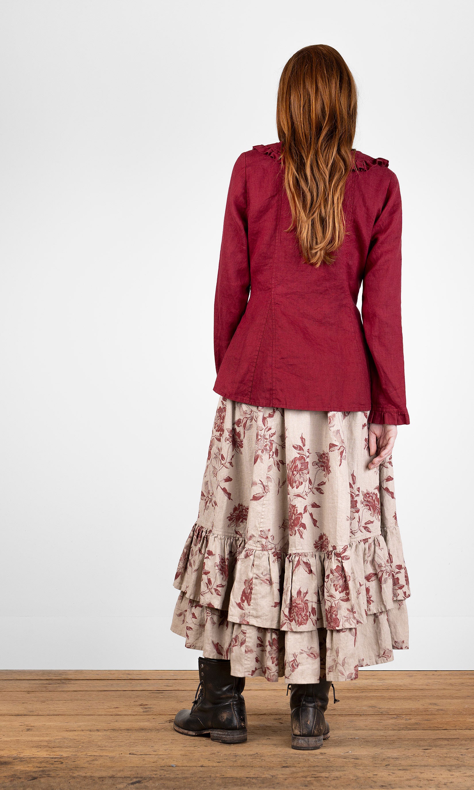 Bluse med volanger og knappelukking