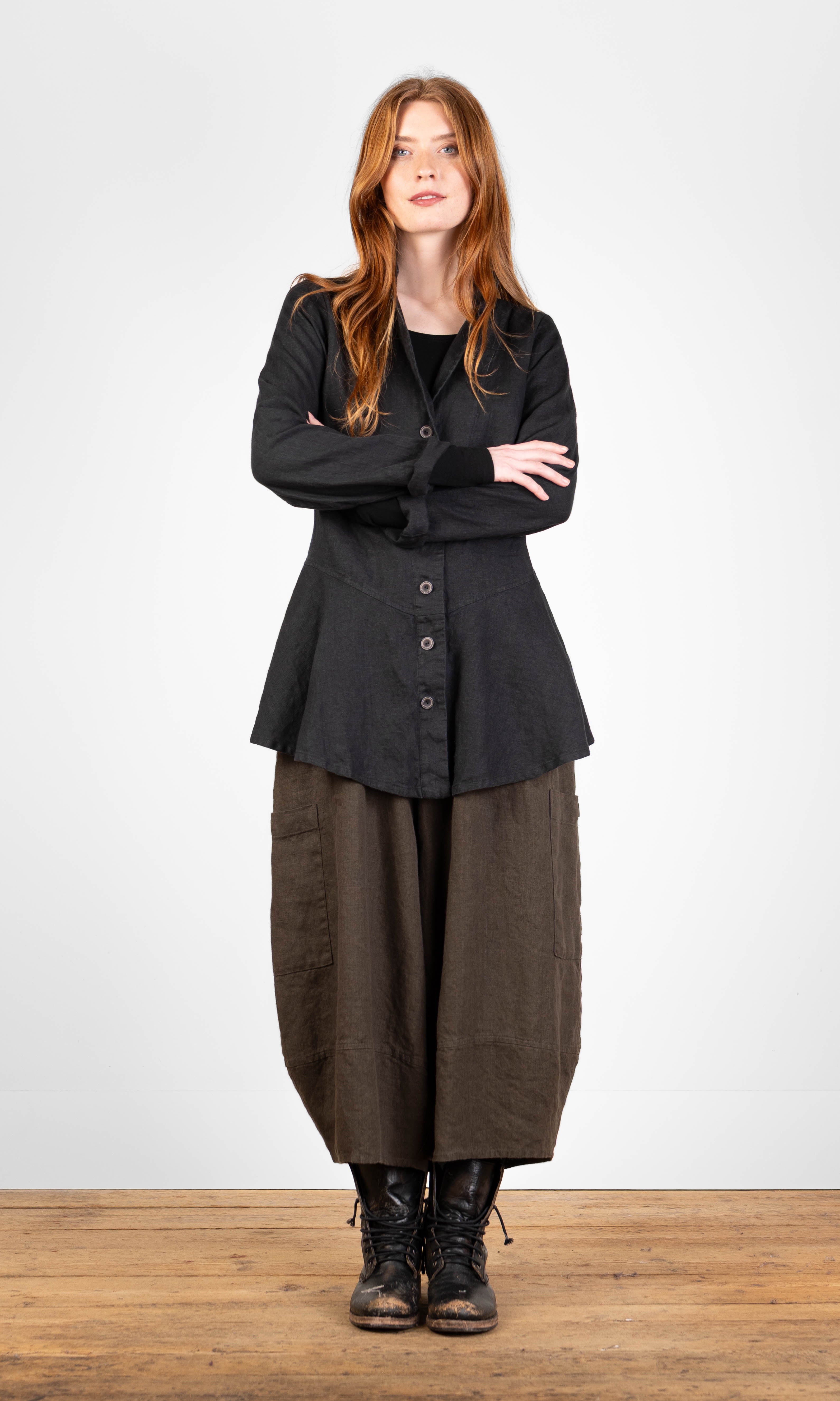 Lange jacke mit ausgestelltem Saum