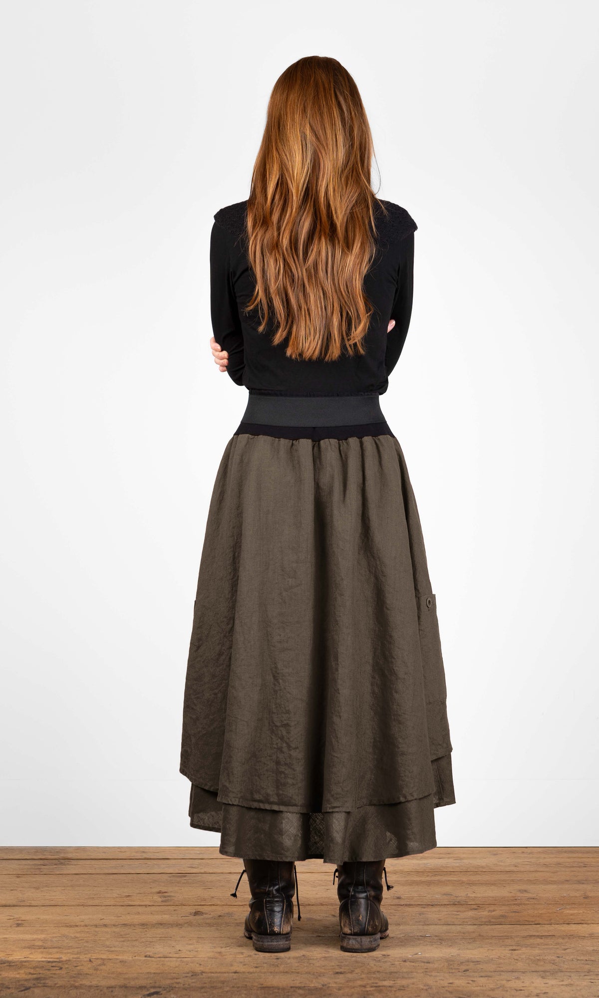 Linnekjol i dubbla lager med knappar fram, umbra - Olars Ulla