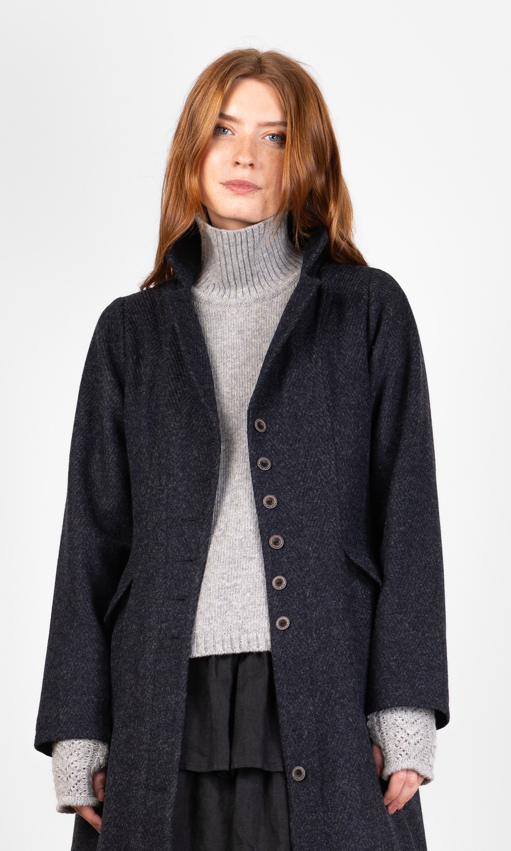 Wool coat with button fastening and collar