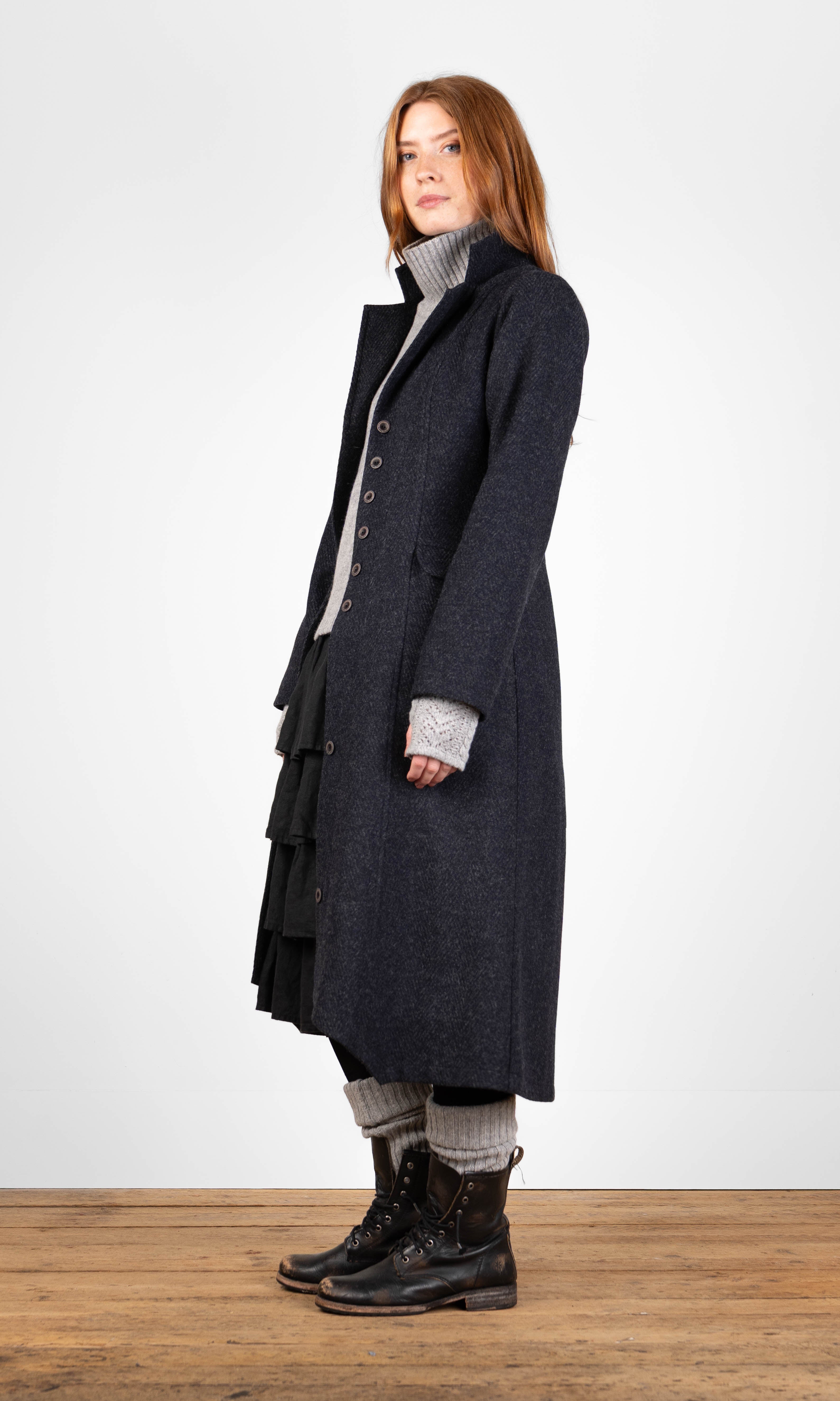 Wool coat with button fastening and collar