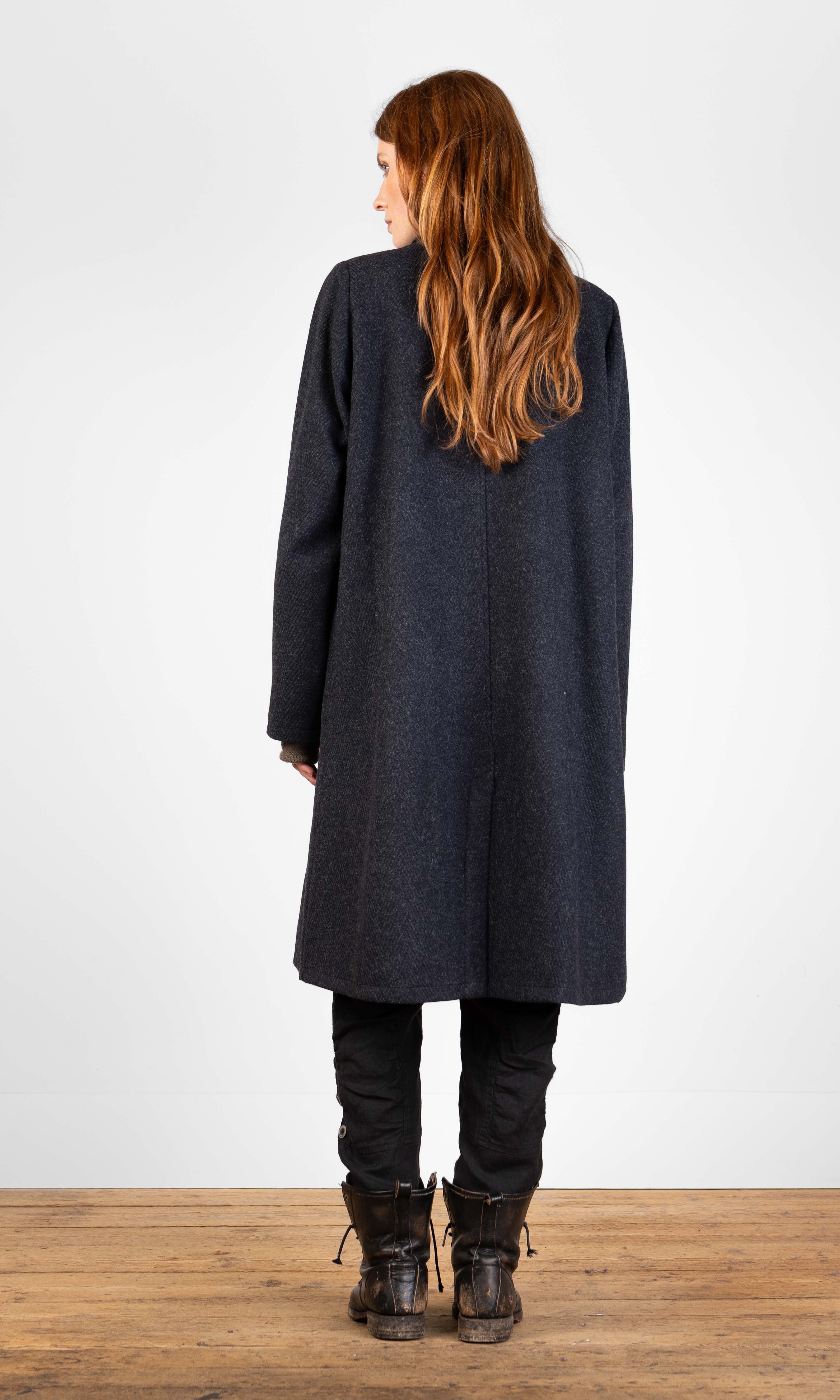 Straight-fit wool coat, lined with a velvet collar