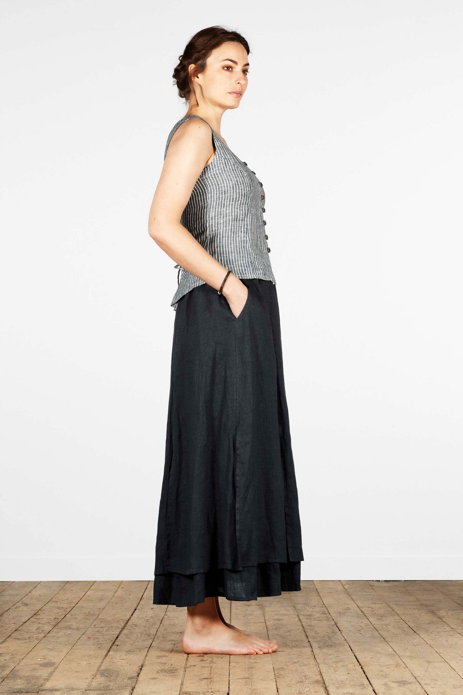 Linen tank top with lacing at the back