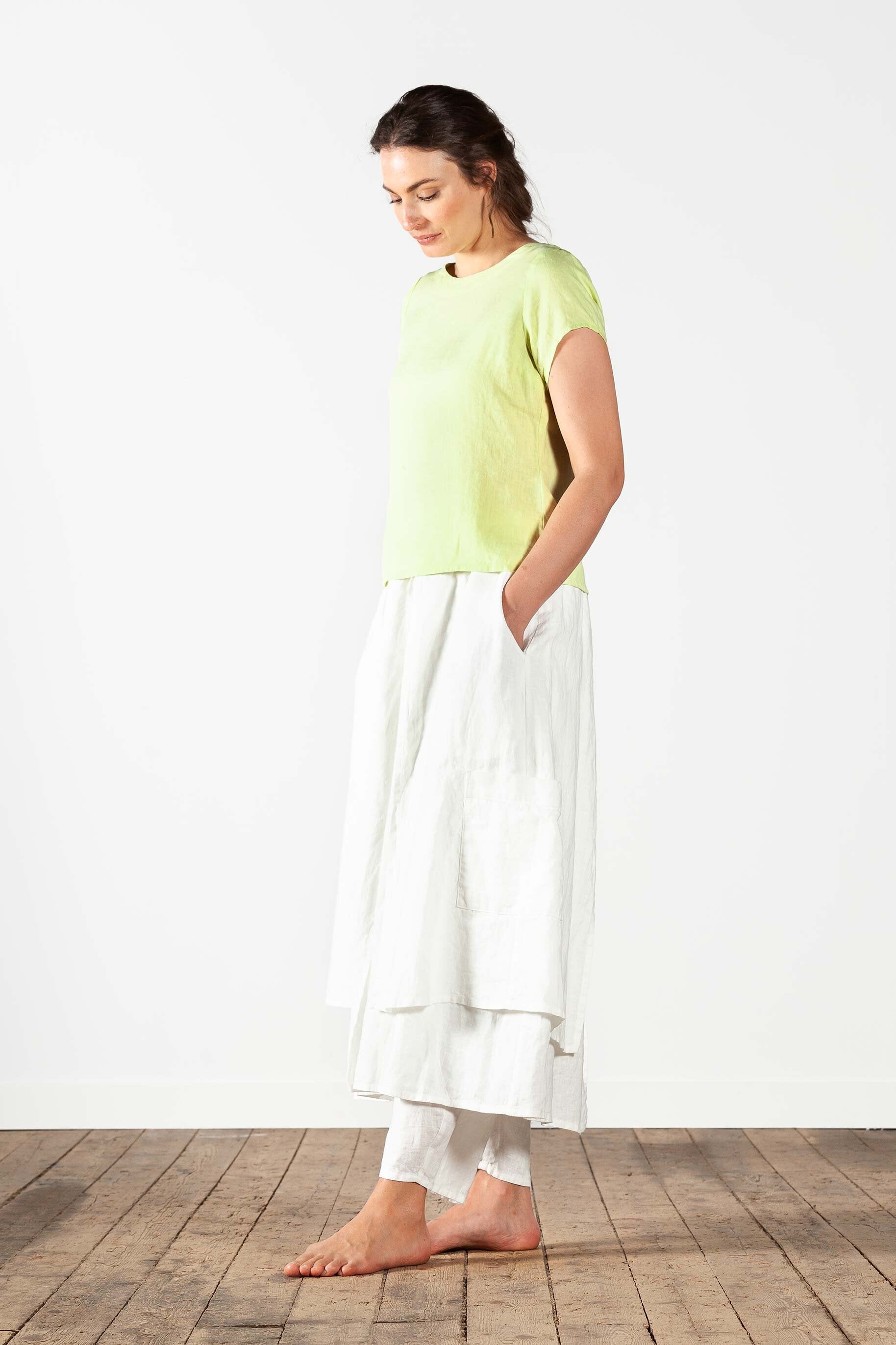Linen top with buttoning at the back