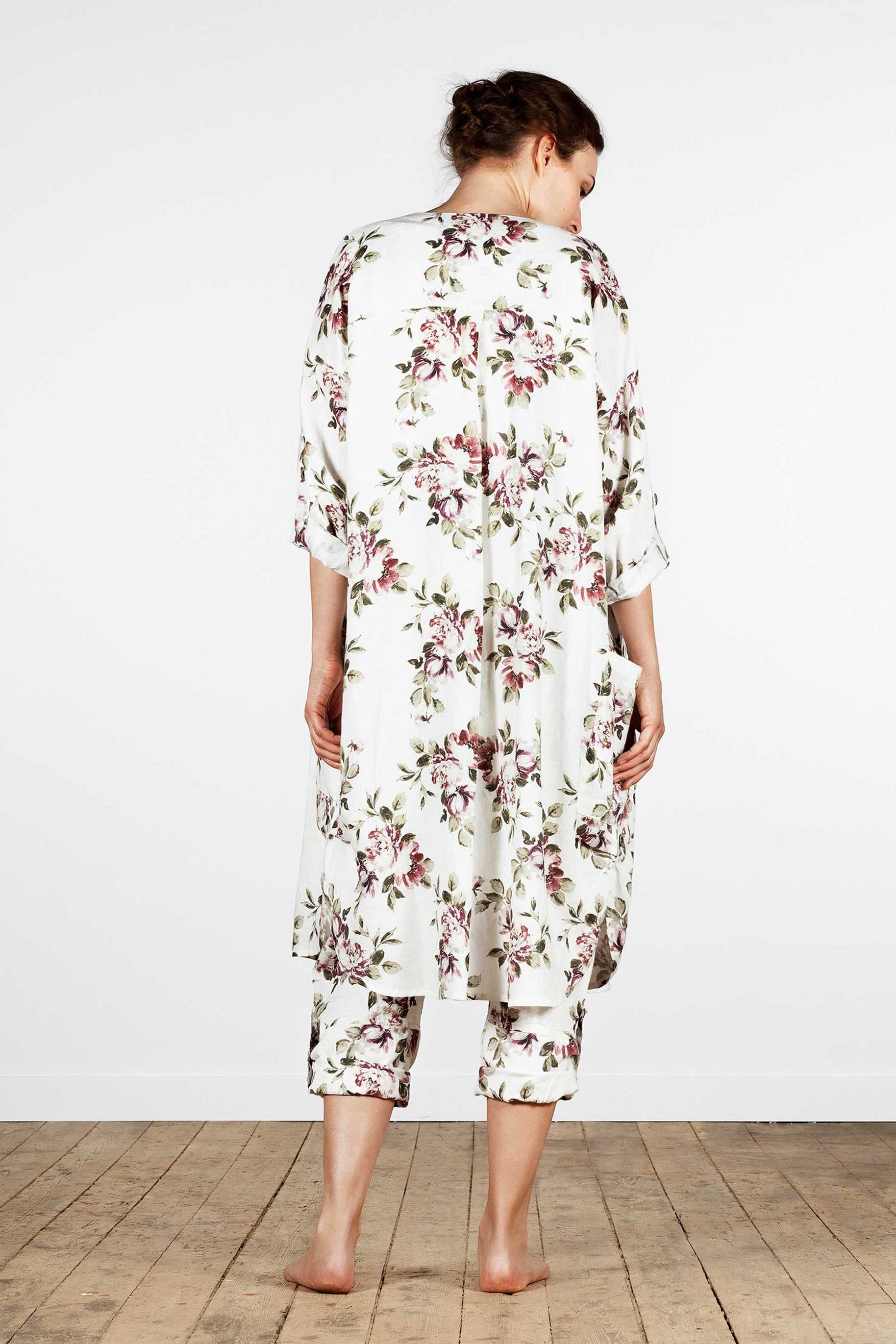 V-neck linen coat with button