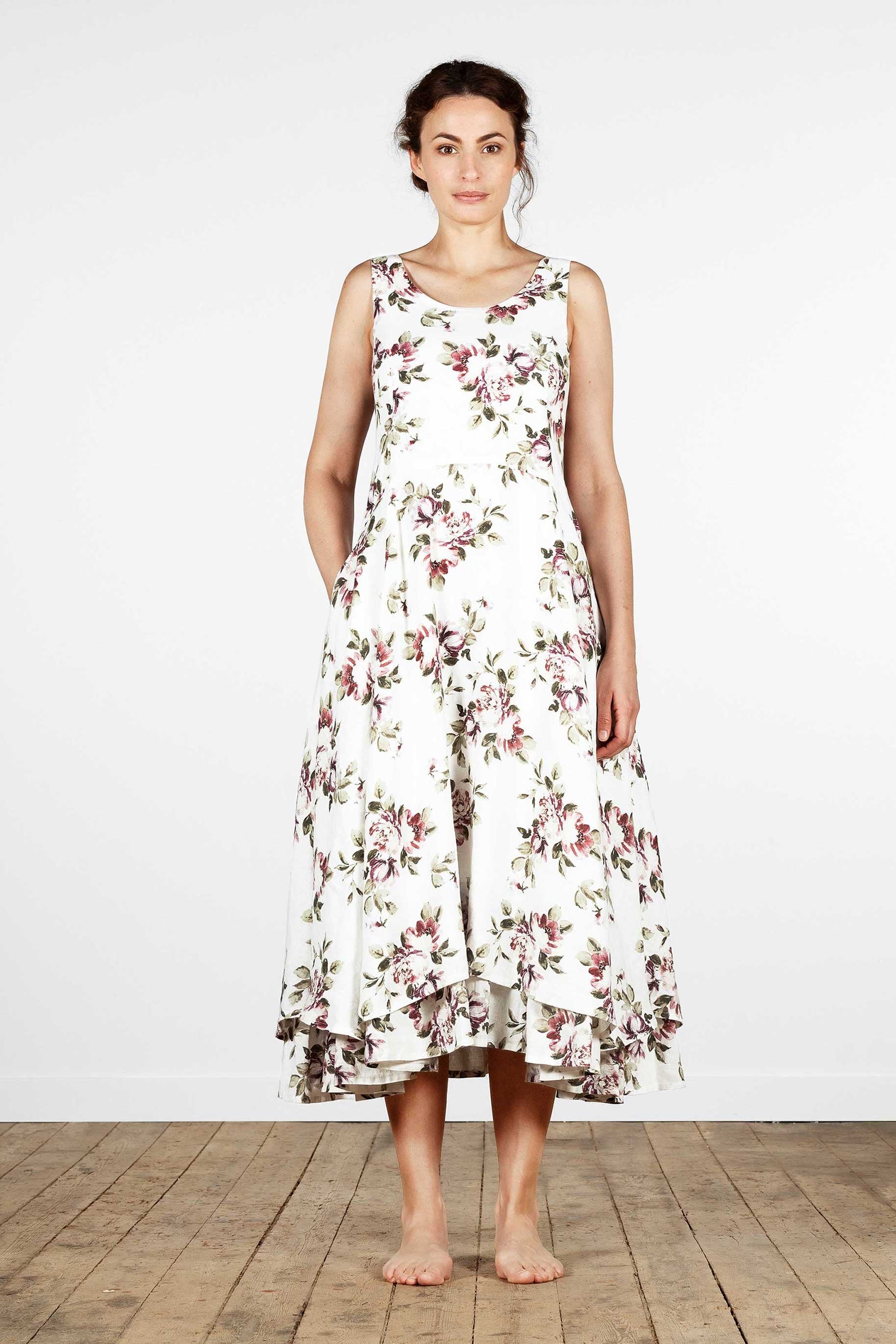 Figurbetontes, langes, ärmelloses Leinenkleid