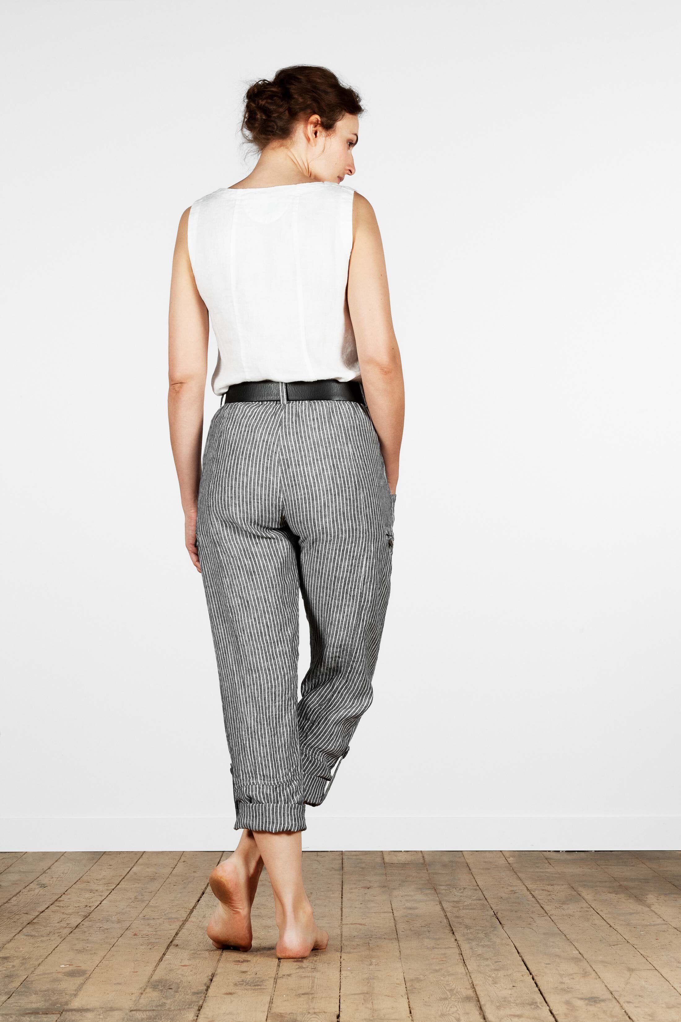 Linen trousers with many pockets