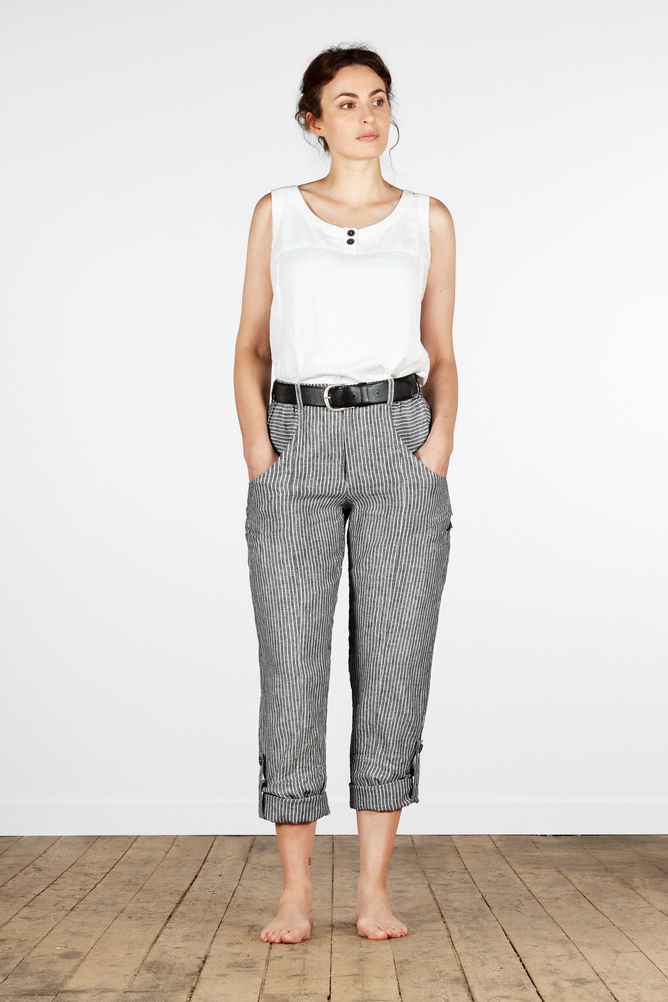 Linen trousers with many pockets