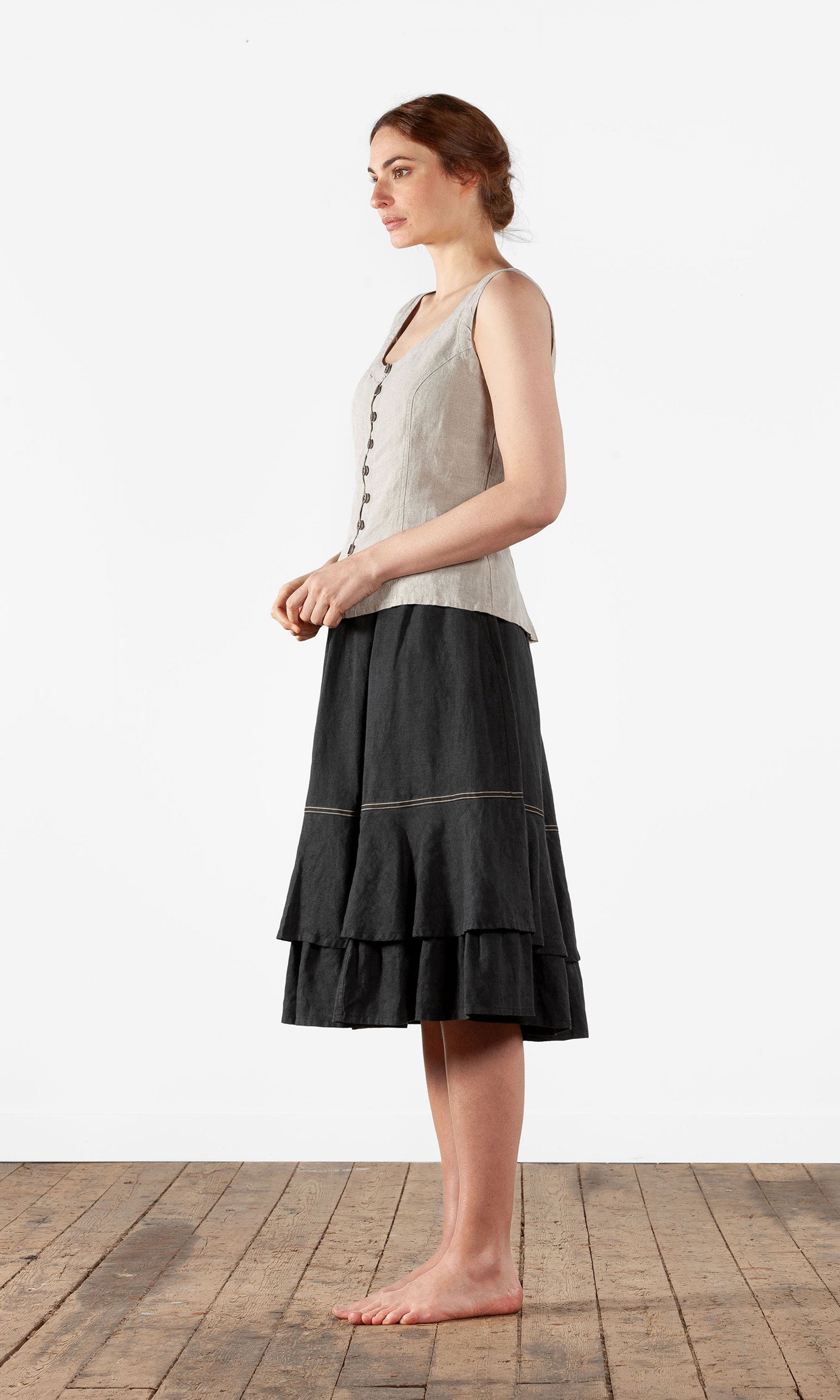 Linen tank top with lacing at the back