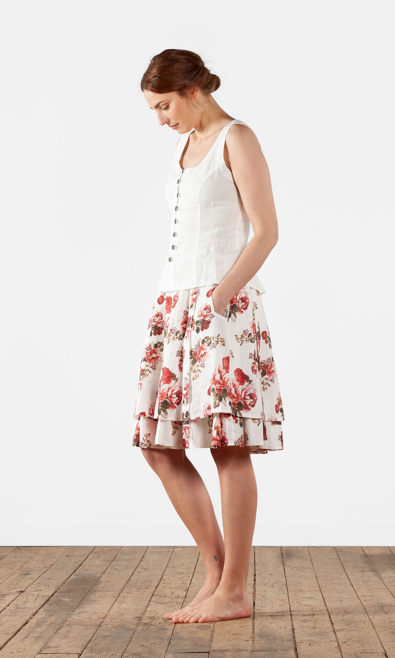 Linen tank top with lacing at the back
