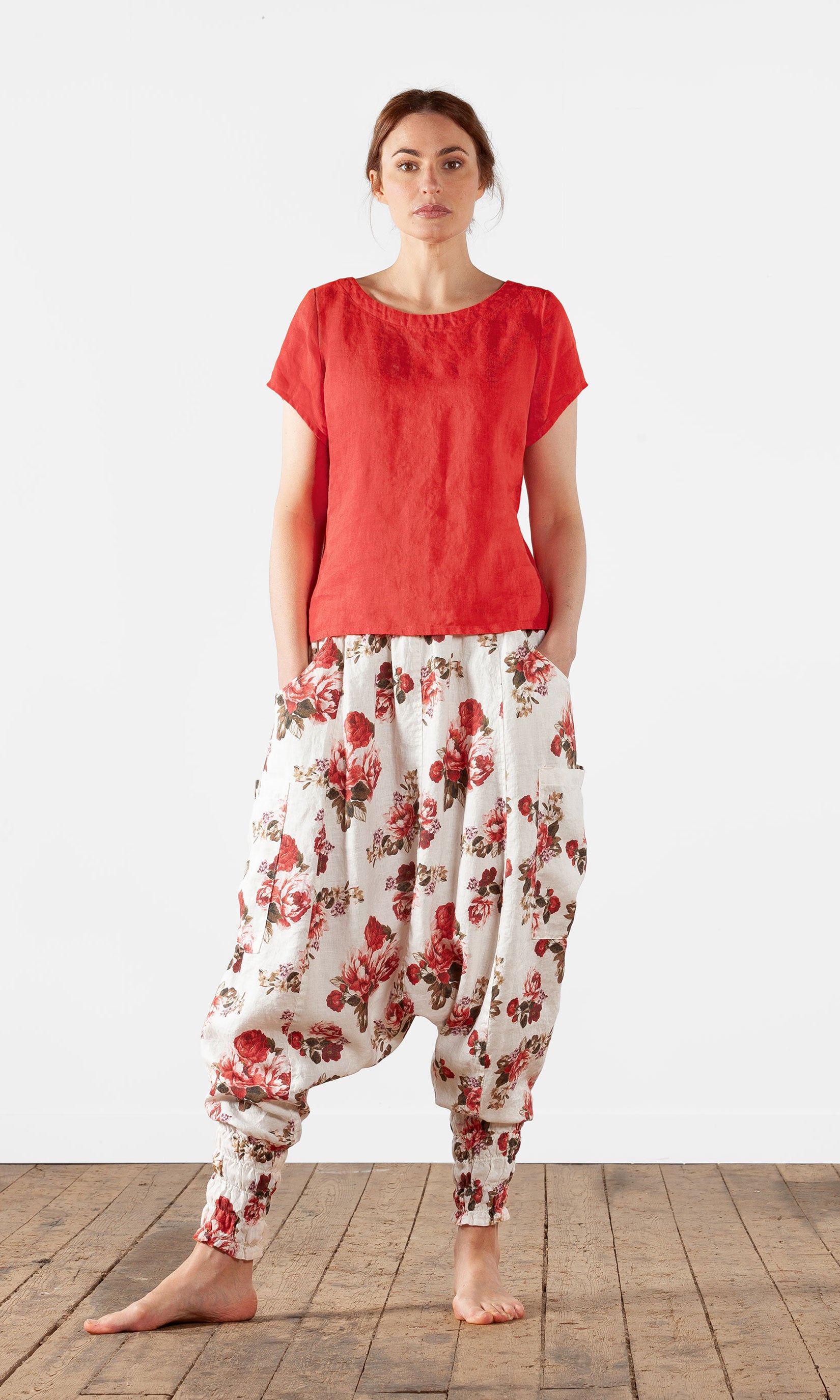 Linen top with buttoning at the back