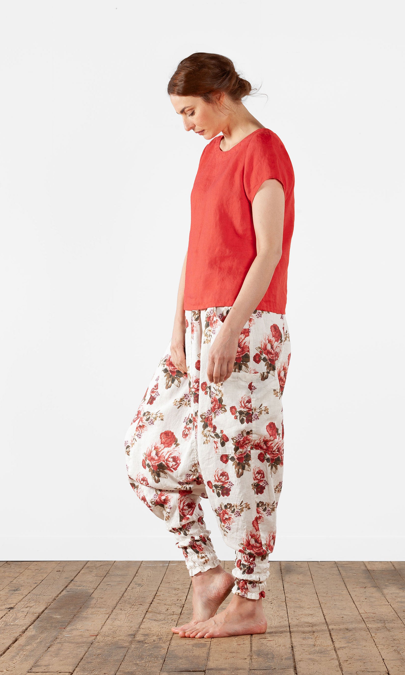 Linen top with buttoning at the back