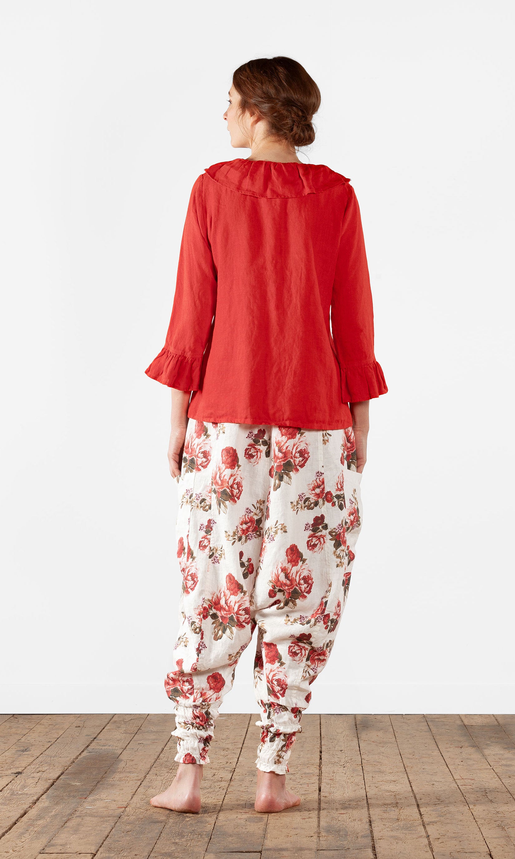 Straight blouse with ruffles in linen