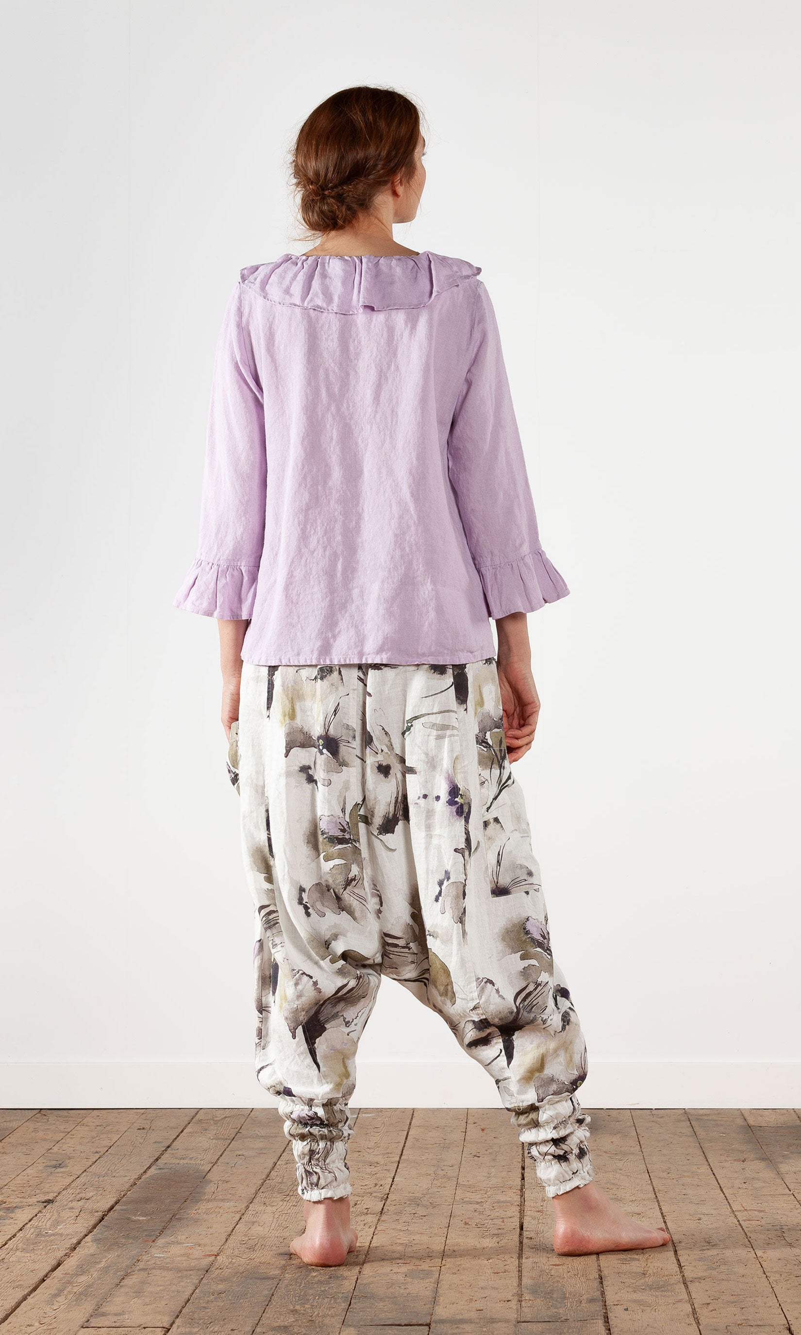 Straight blouse with ruffles in linen