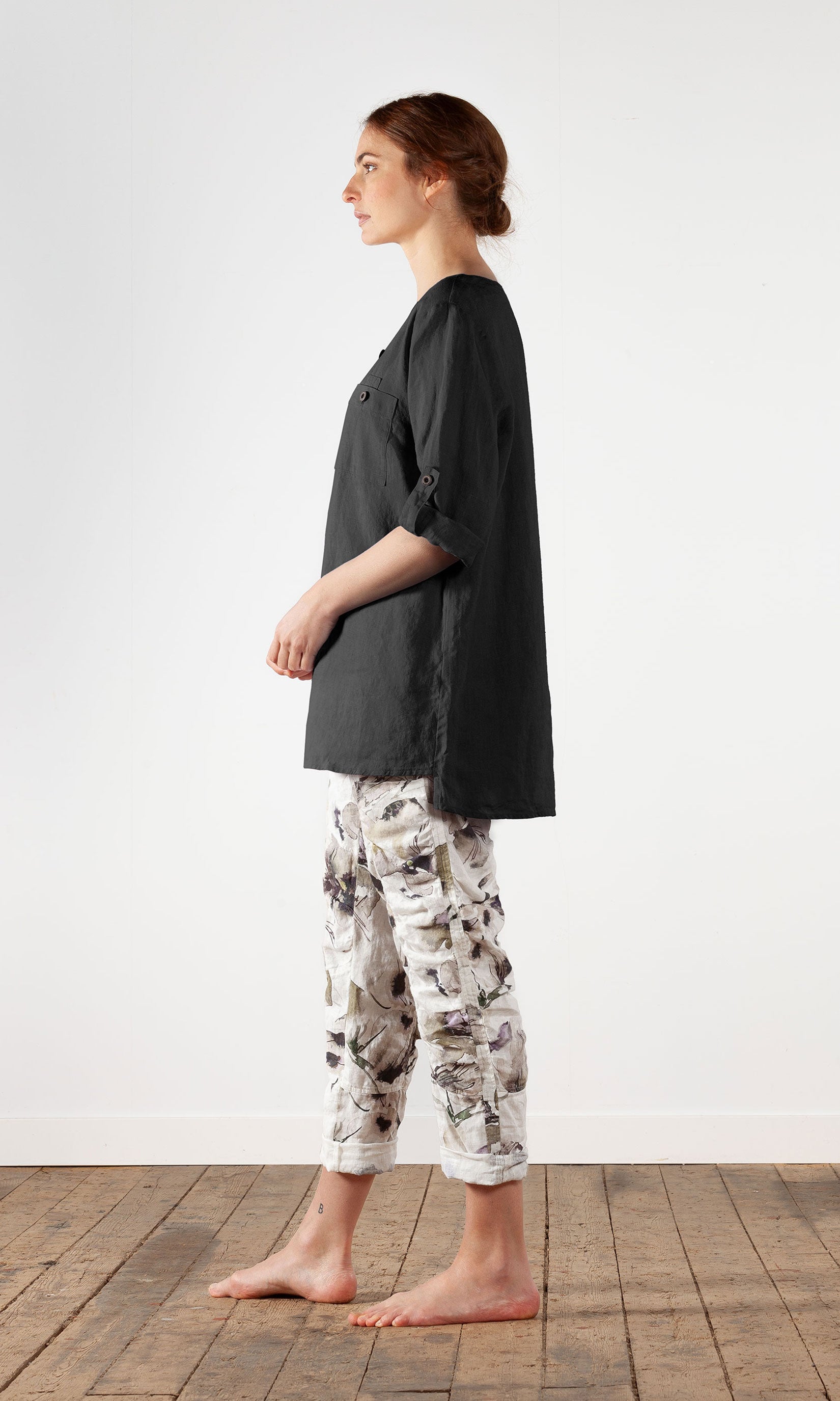 Straight linen tunic with 3/4 sleeves