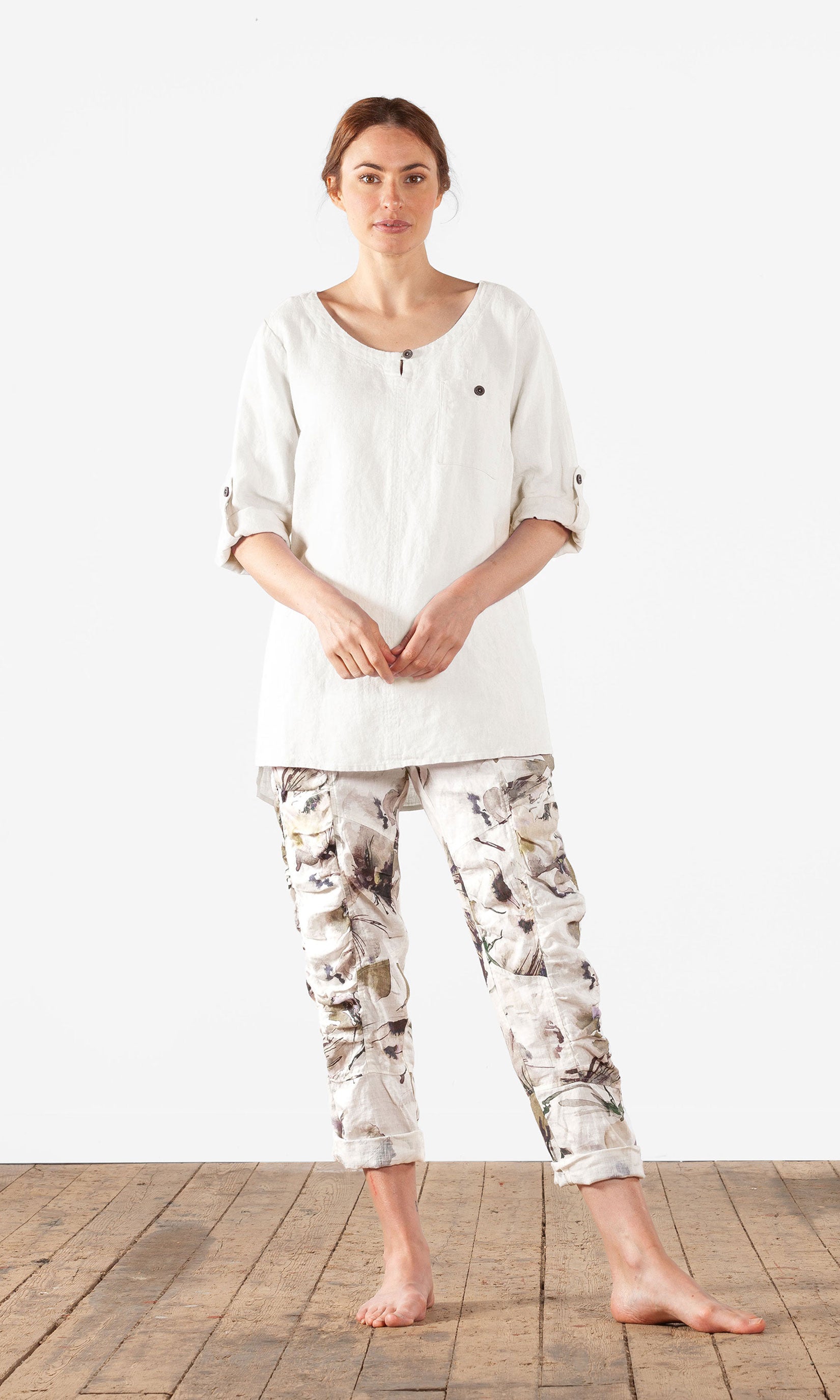 Straight linen tunic with 3/4 sleeves