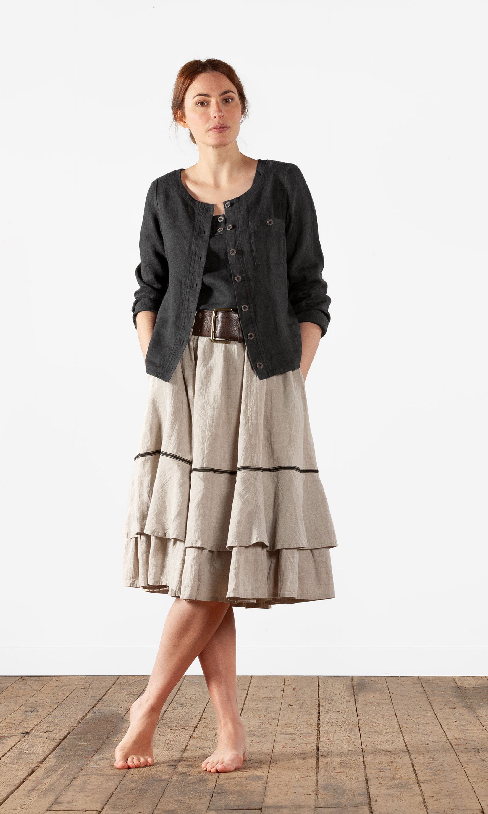 Short linen jacket with buttons