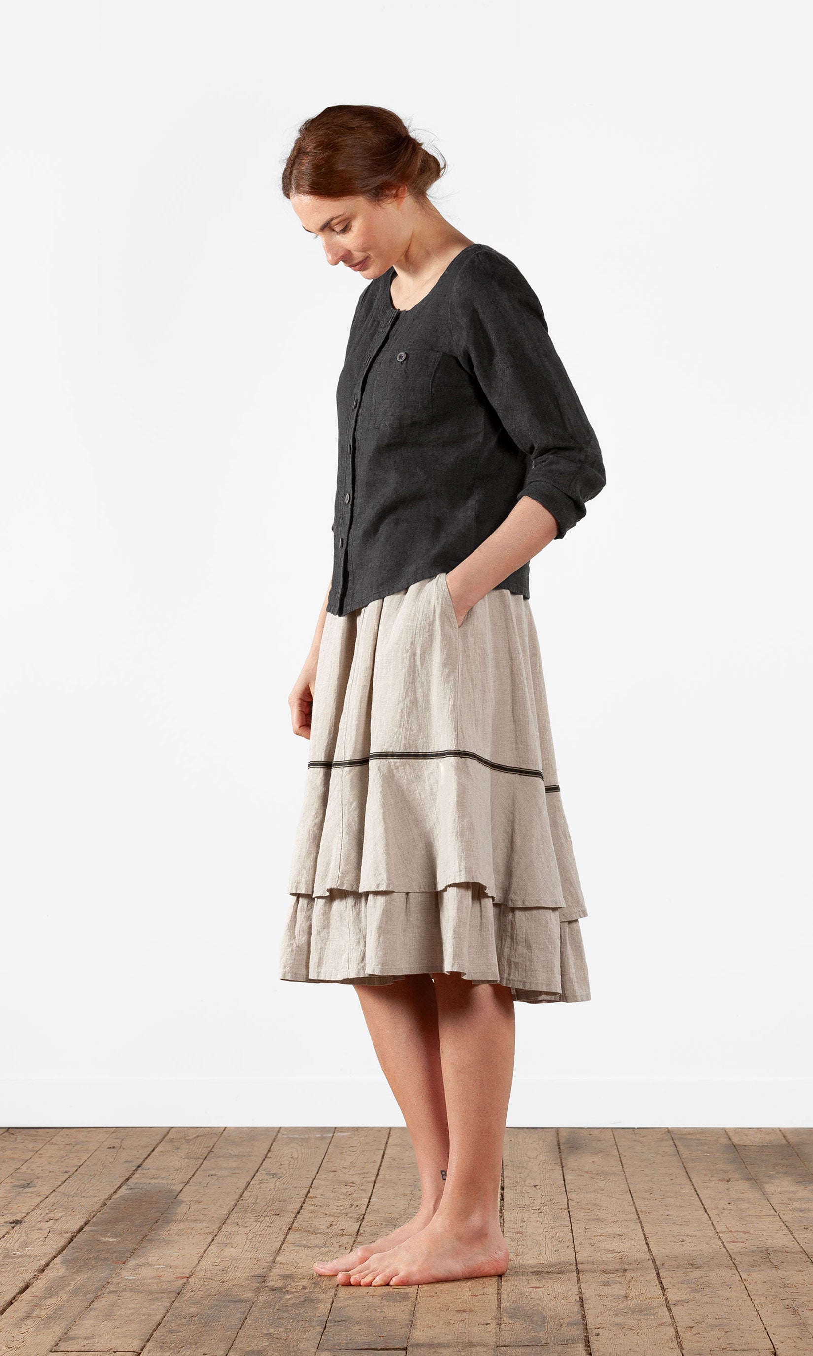 Short linen jacket with buttons