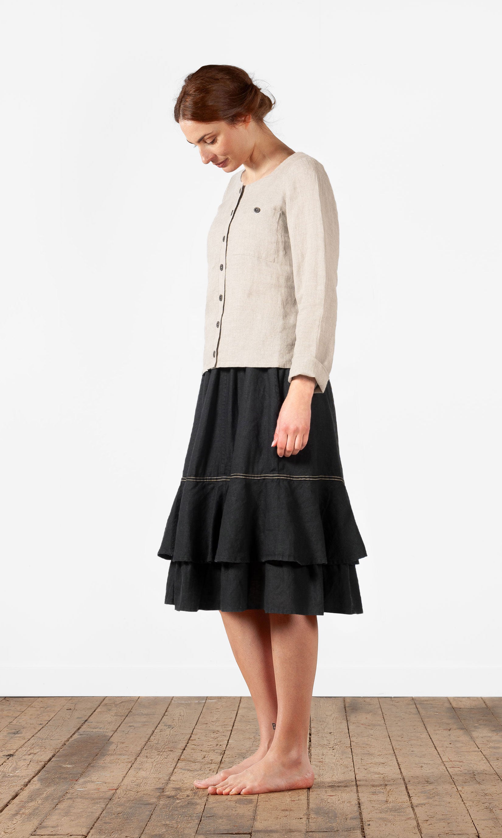 Short linen jacket with buttons