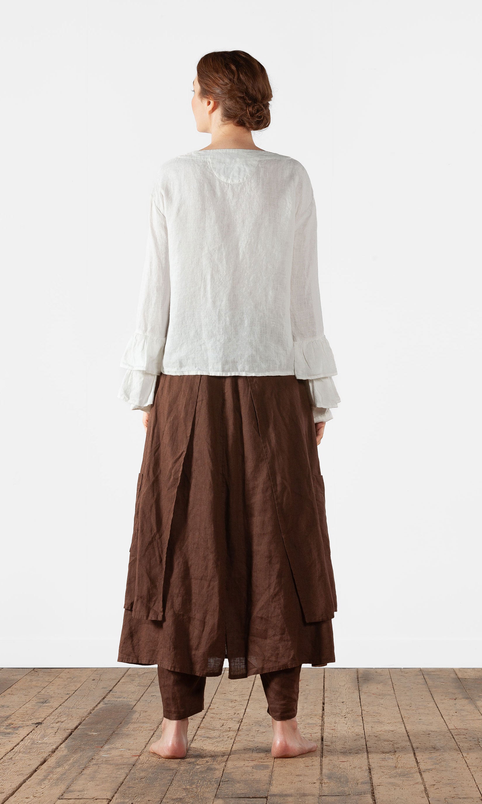 Leinenbluse mit Rüschen & Wickelknöpfen