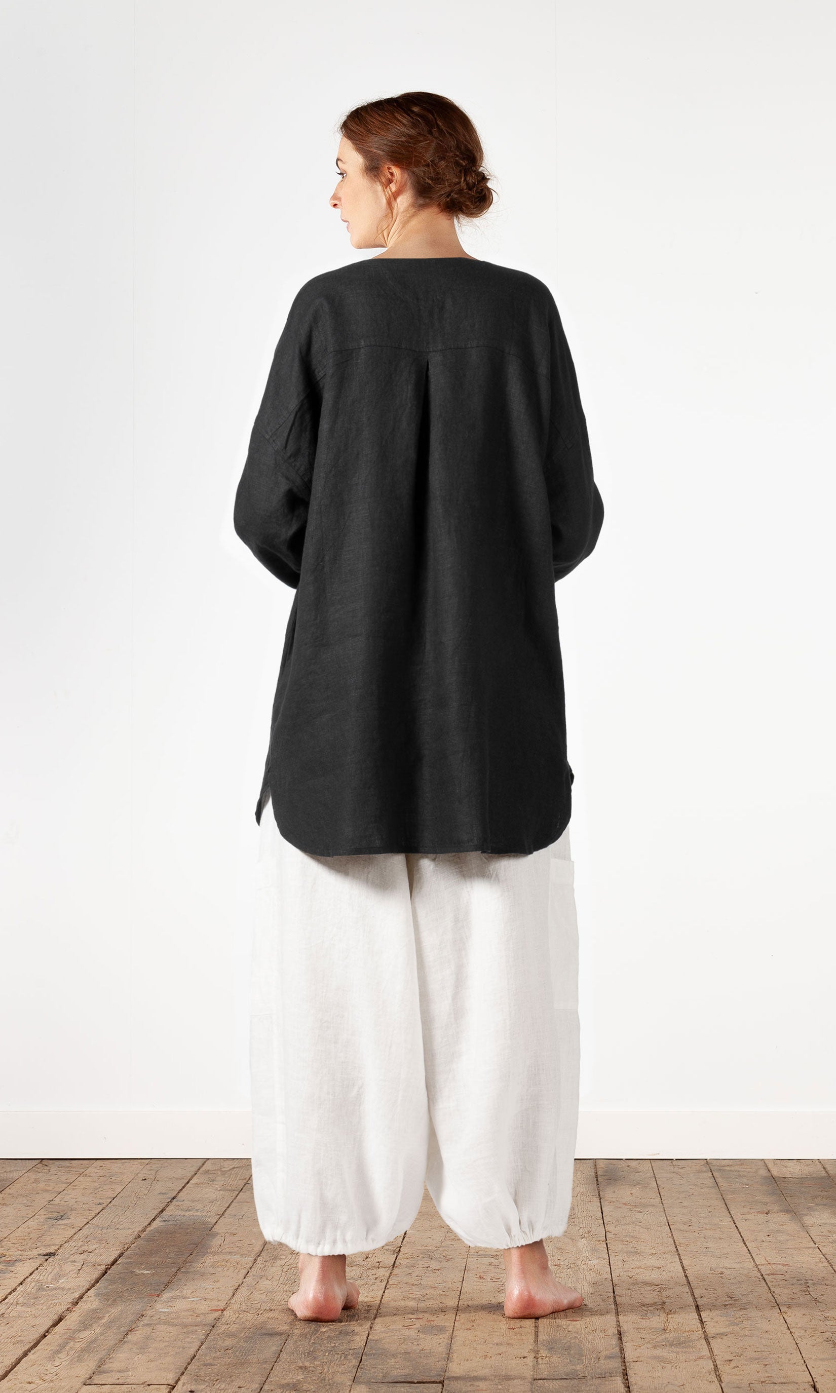 Long shirt in linen with patch pockets