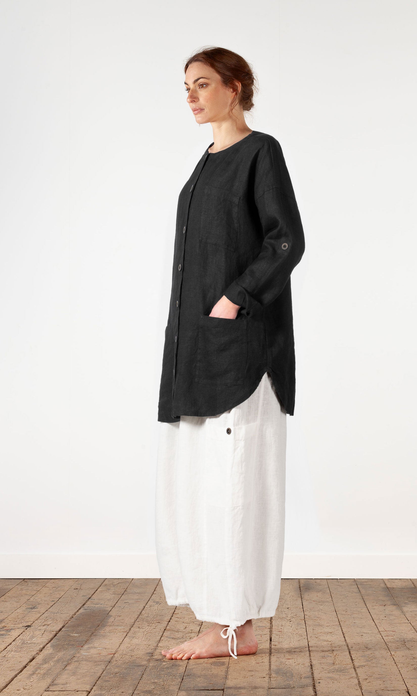 Long shirt in linen with patch pockets