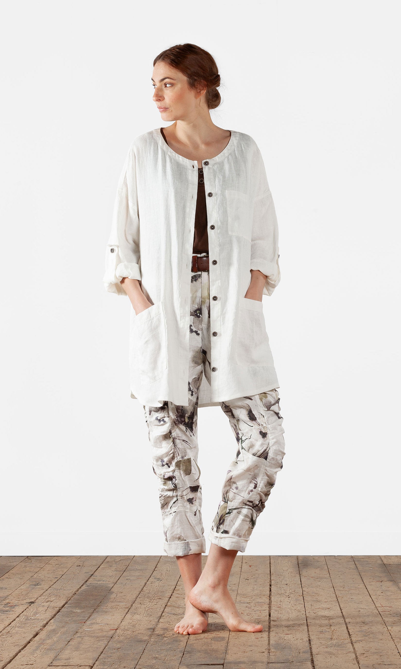Long shirt in linen with patch pockets