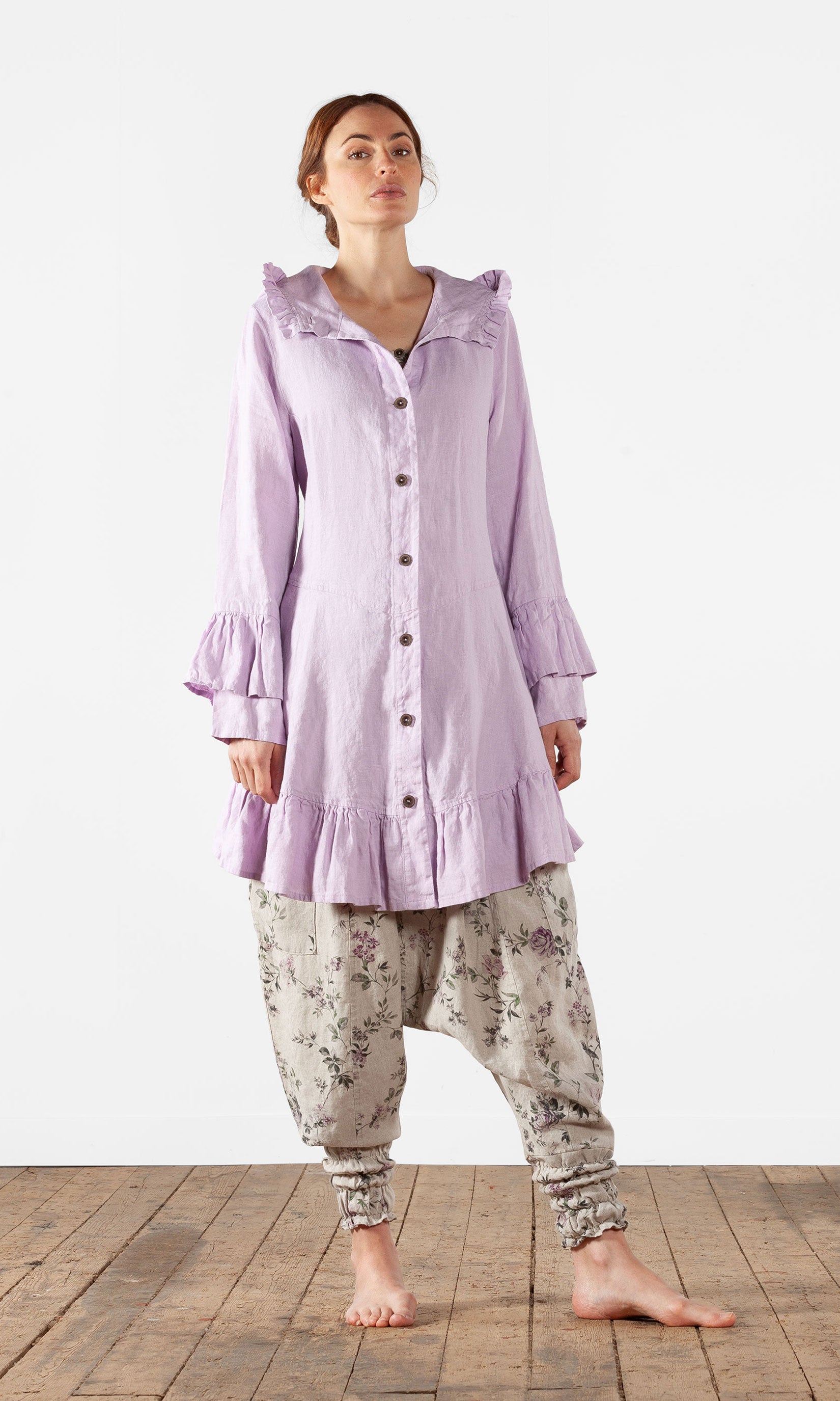 Taillierte Leinenjacke mit Rüschen