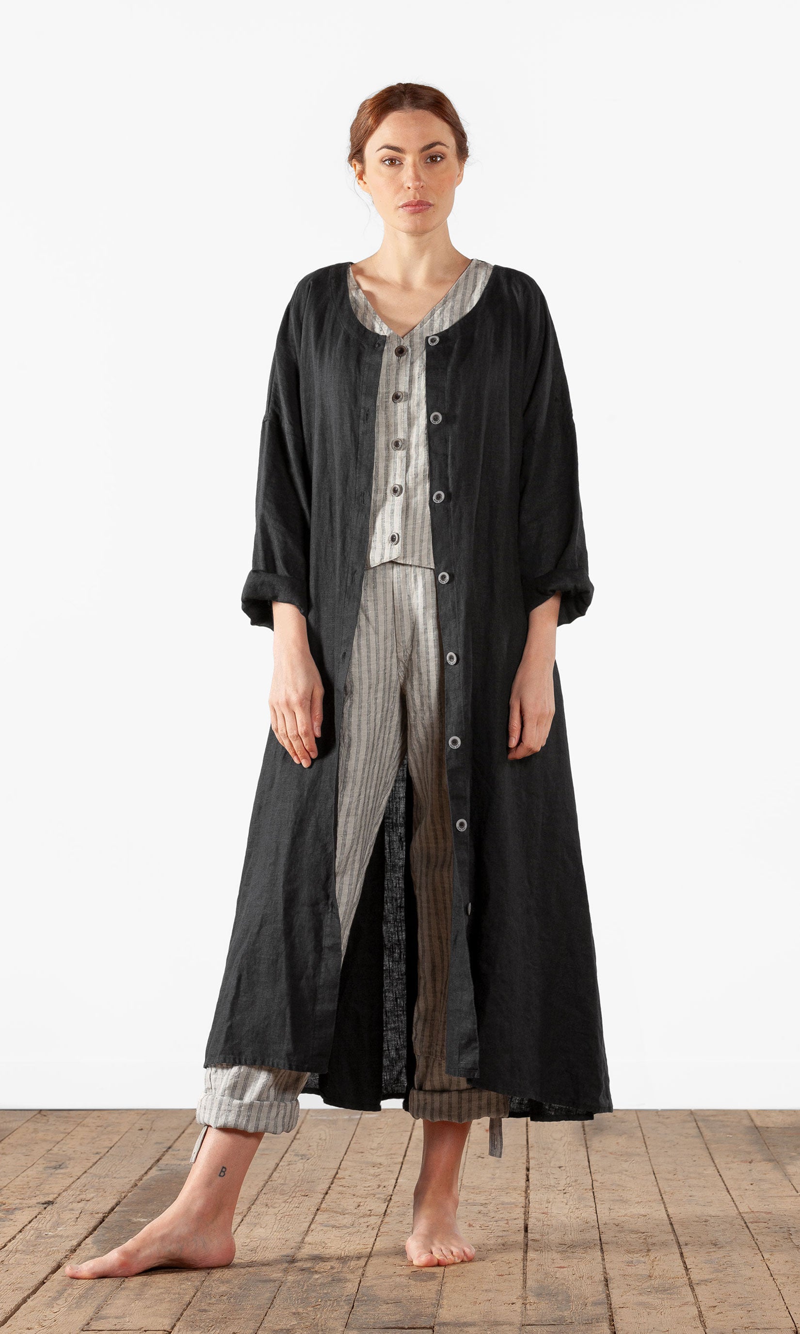 Lange Leinenjacke mit Knöpfen