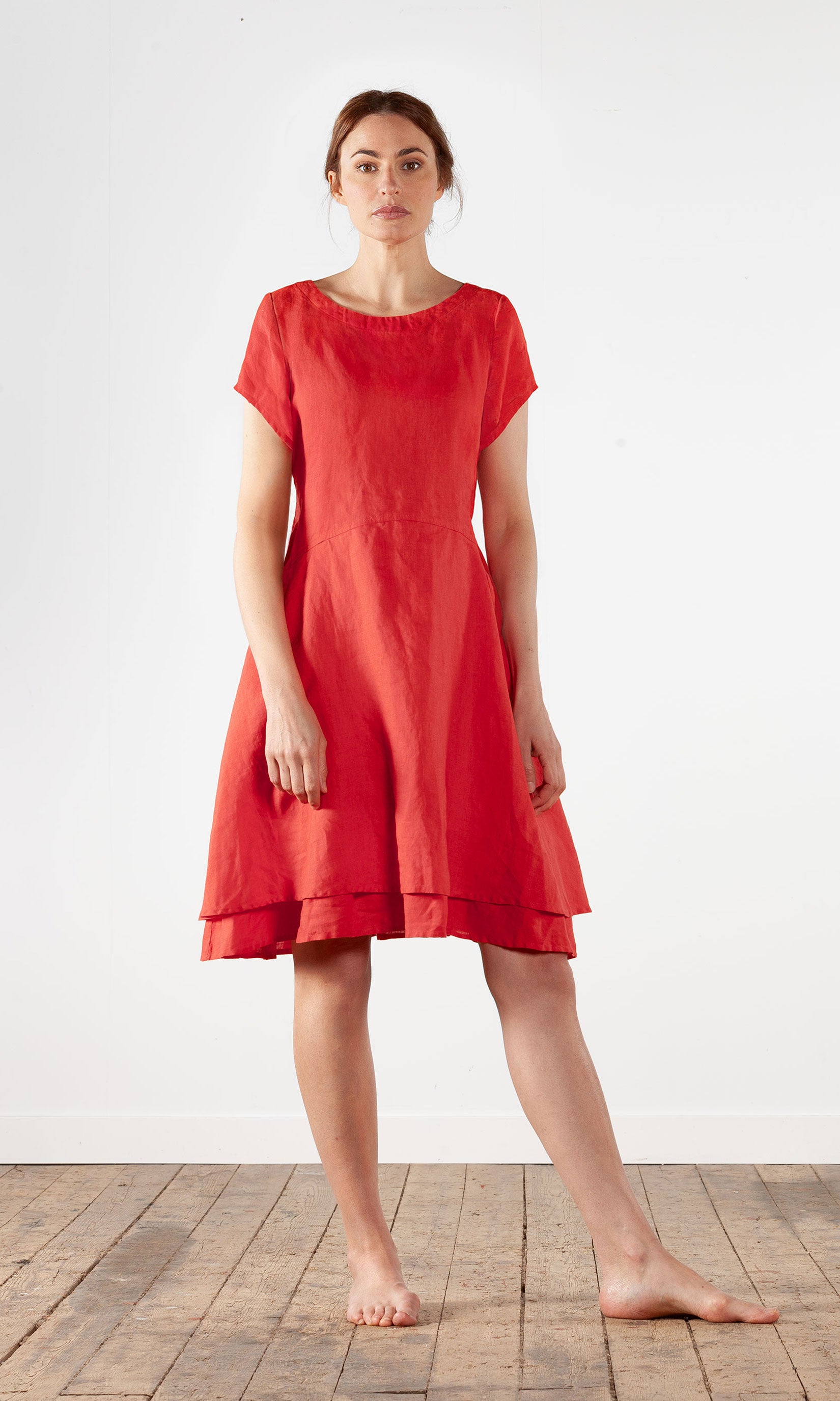 Short-sleeved linen fitted dress