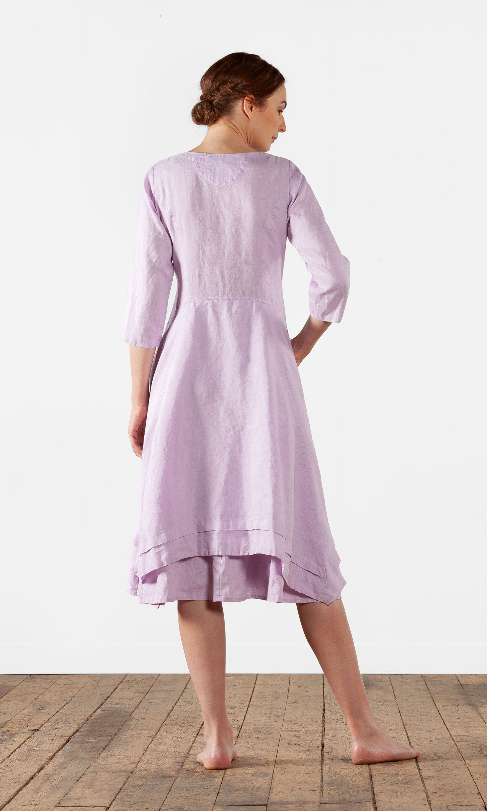 Figurbetontes Leinenkleid mit Knöpfen