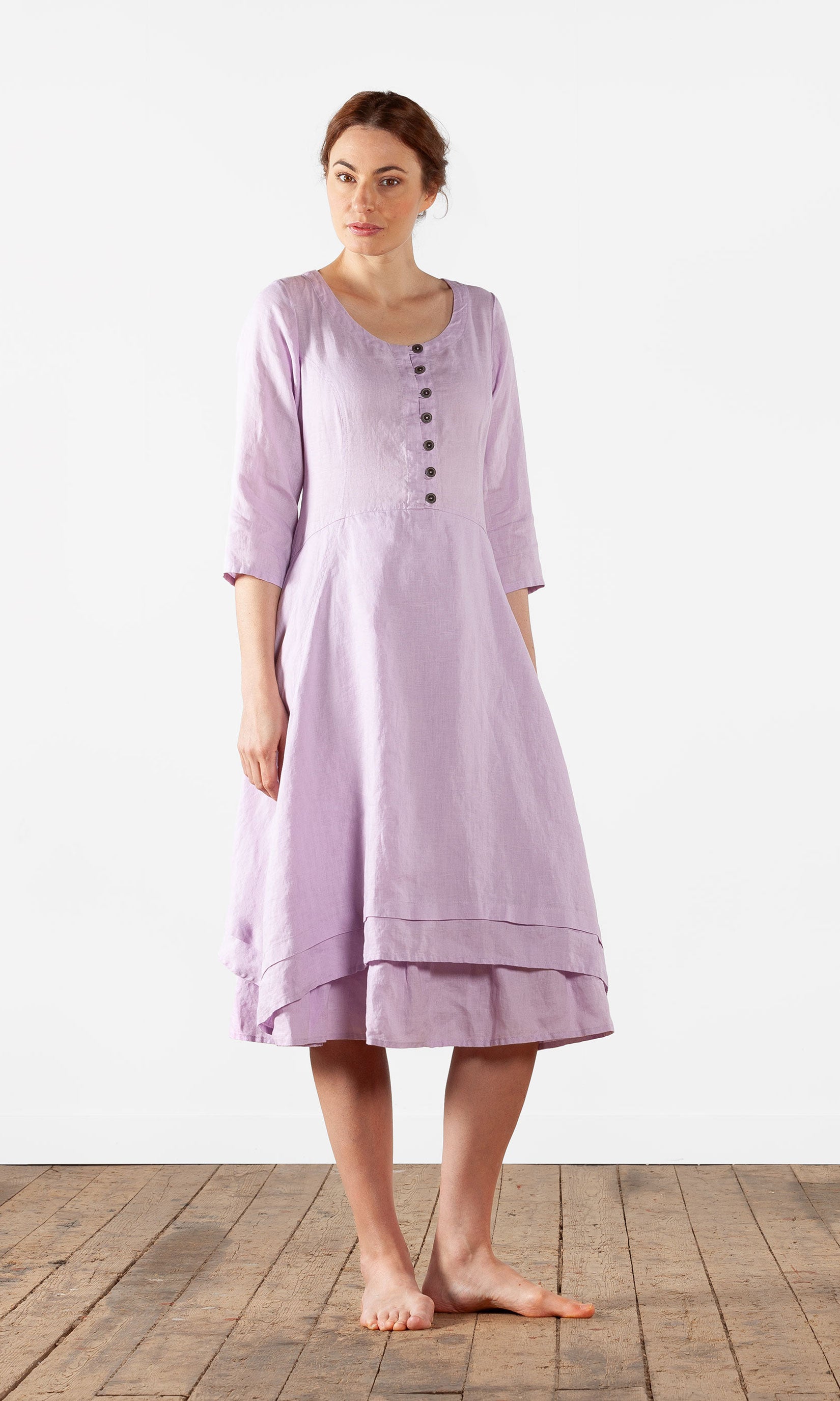 Figurbetontes Leinenkleid mit Knöpfen