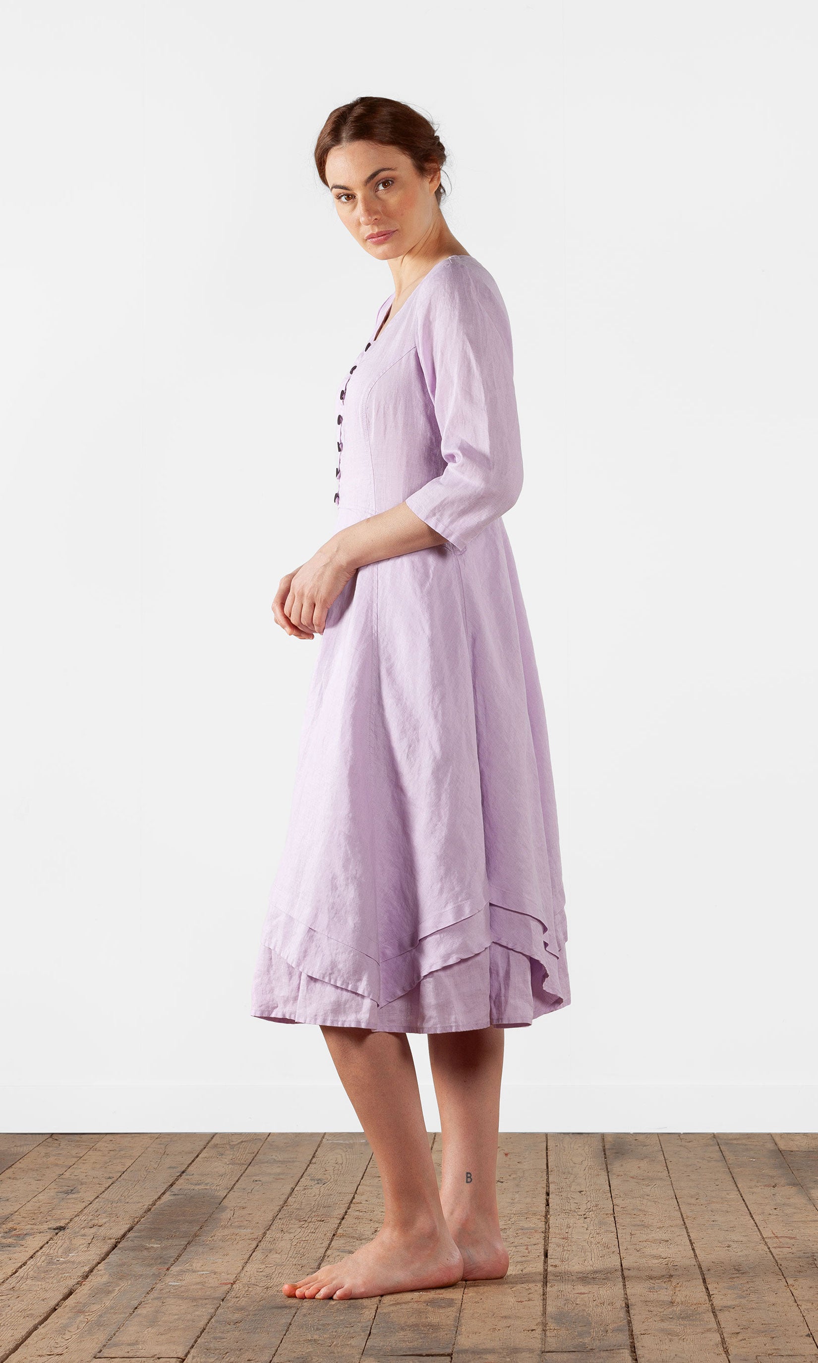 Figurbetontes Leinenkleid mit Knöpfen