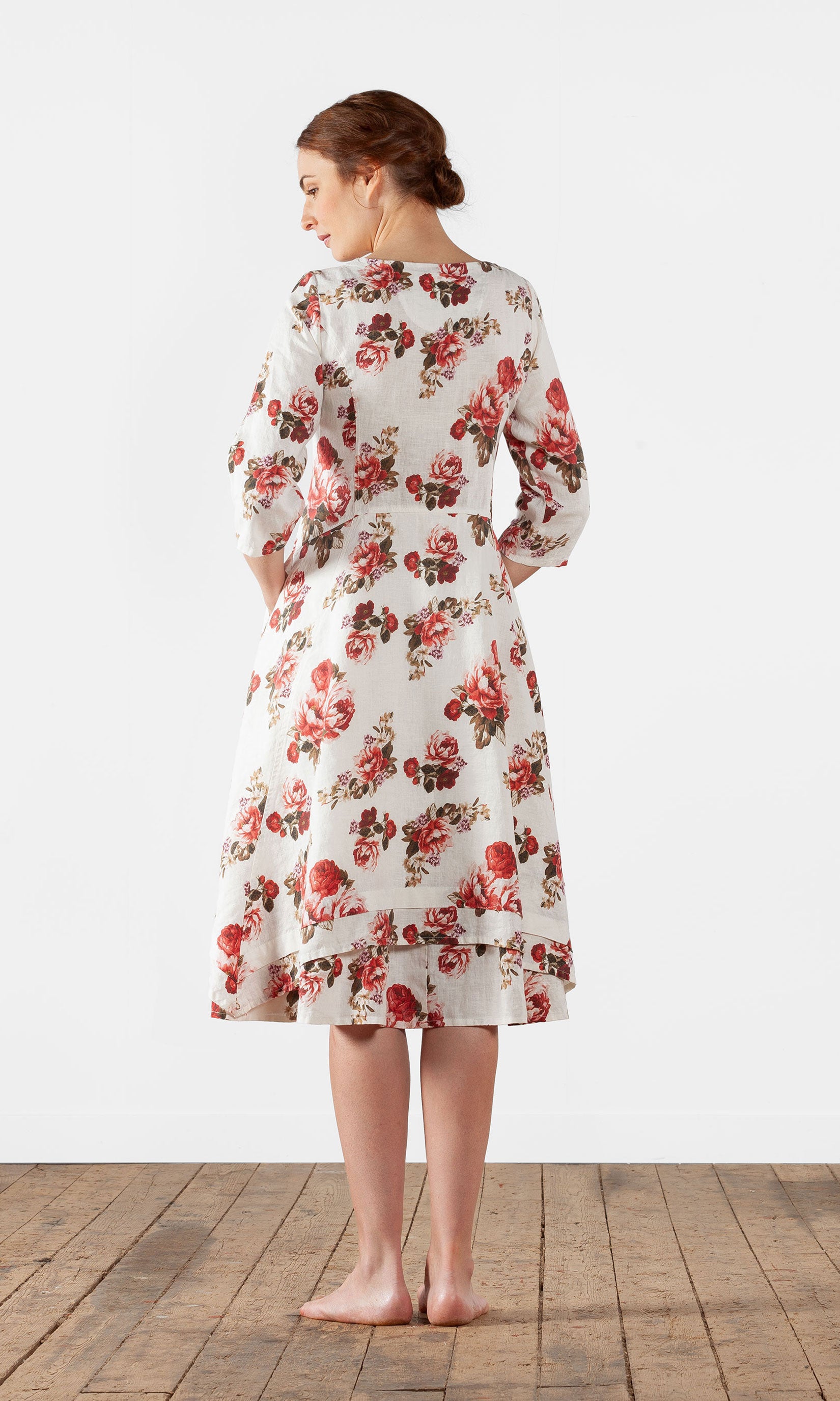 Figurbetontes Leinenkleid mit Knöpfen