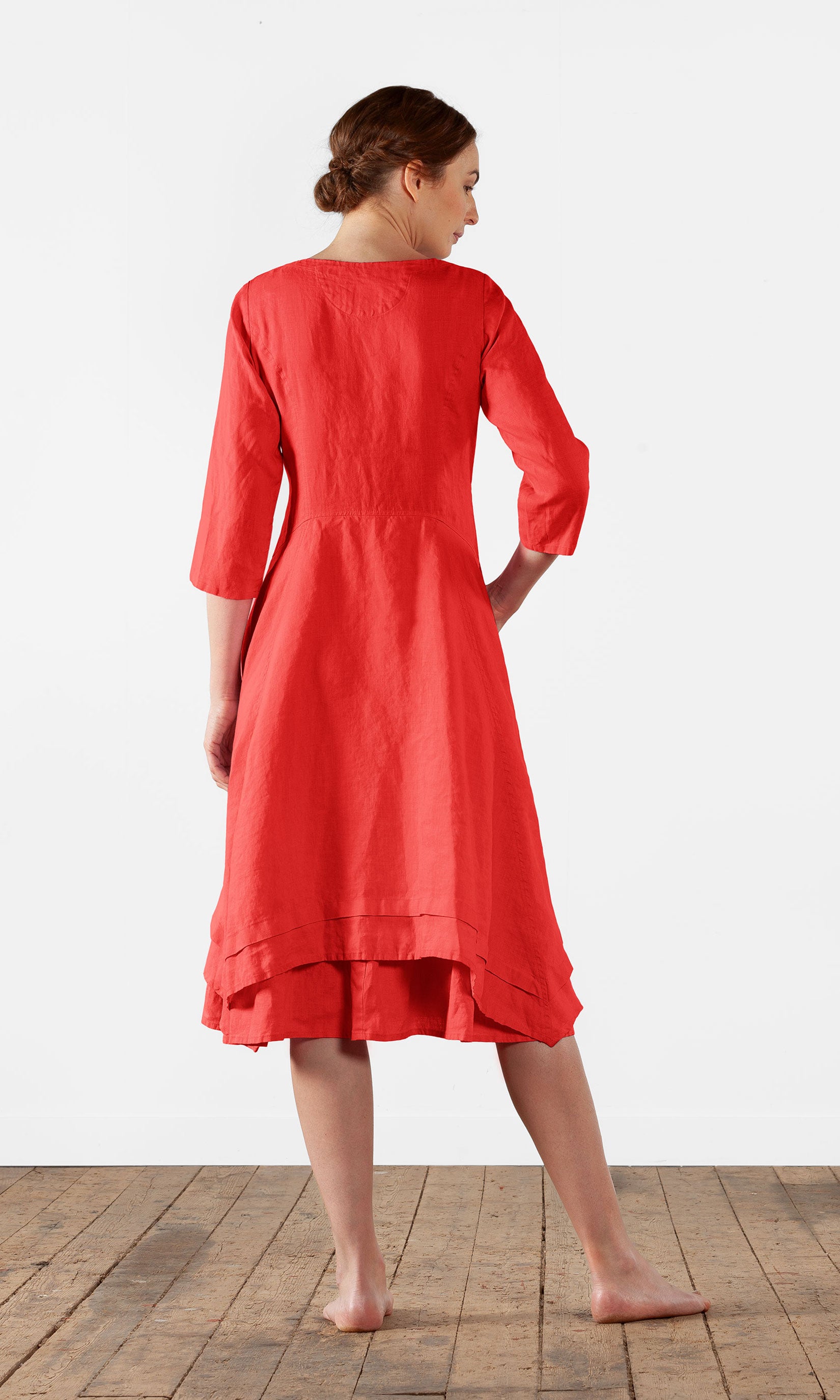 Figure close linen dress with buttons