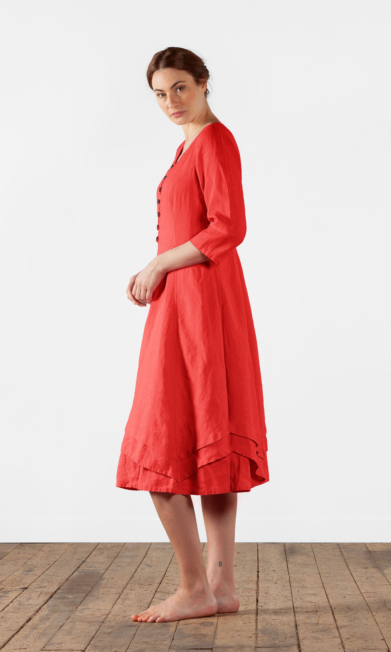Figure close linen dress with buttons