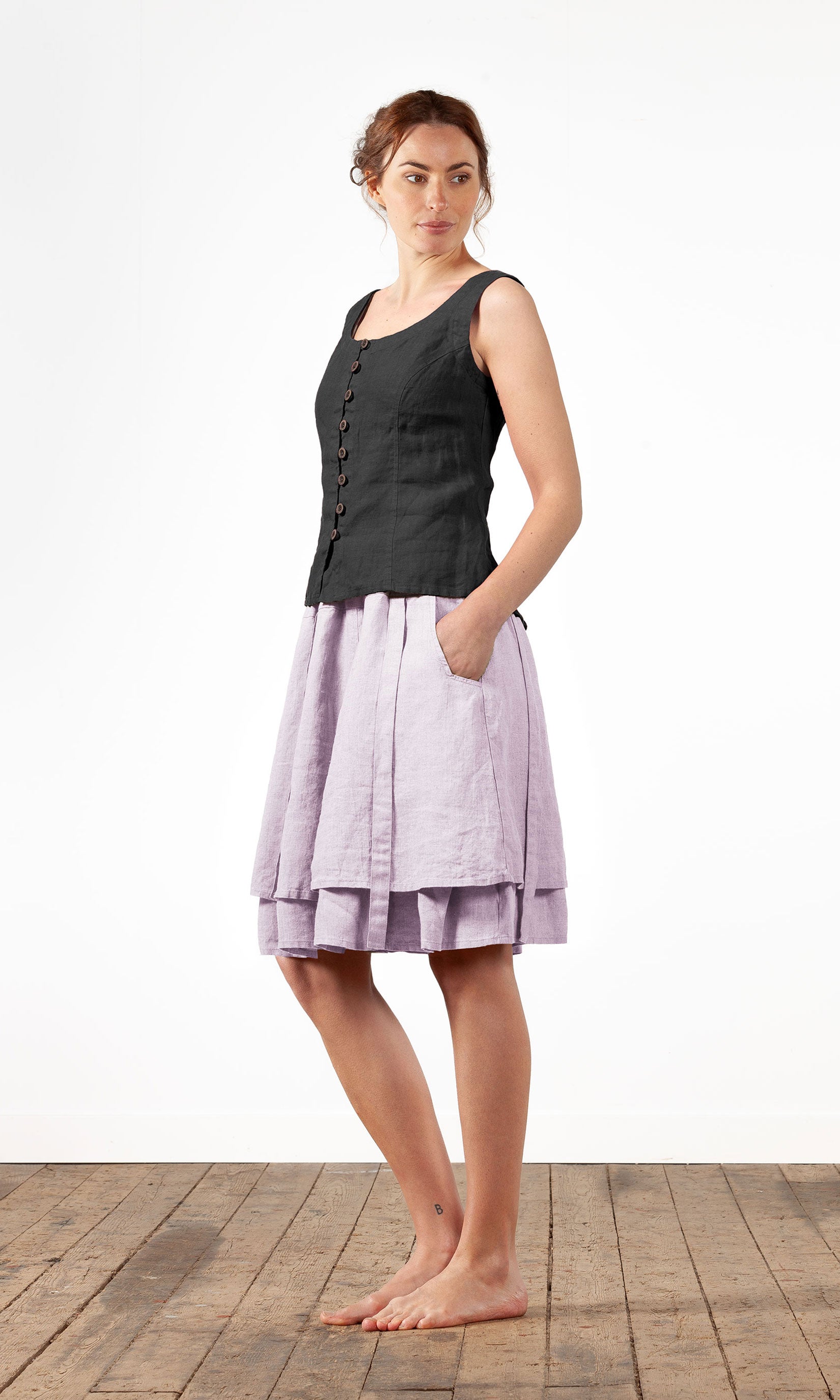 Short linen skirt with ruffle