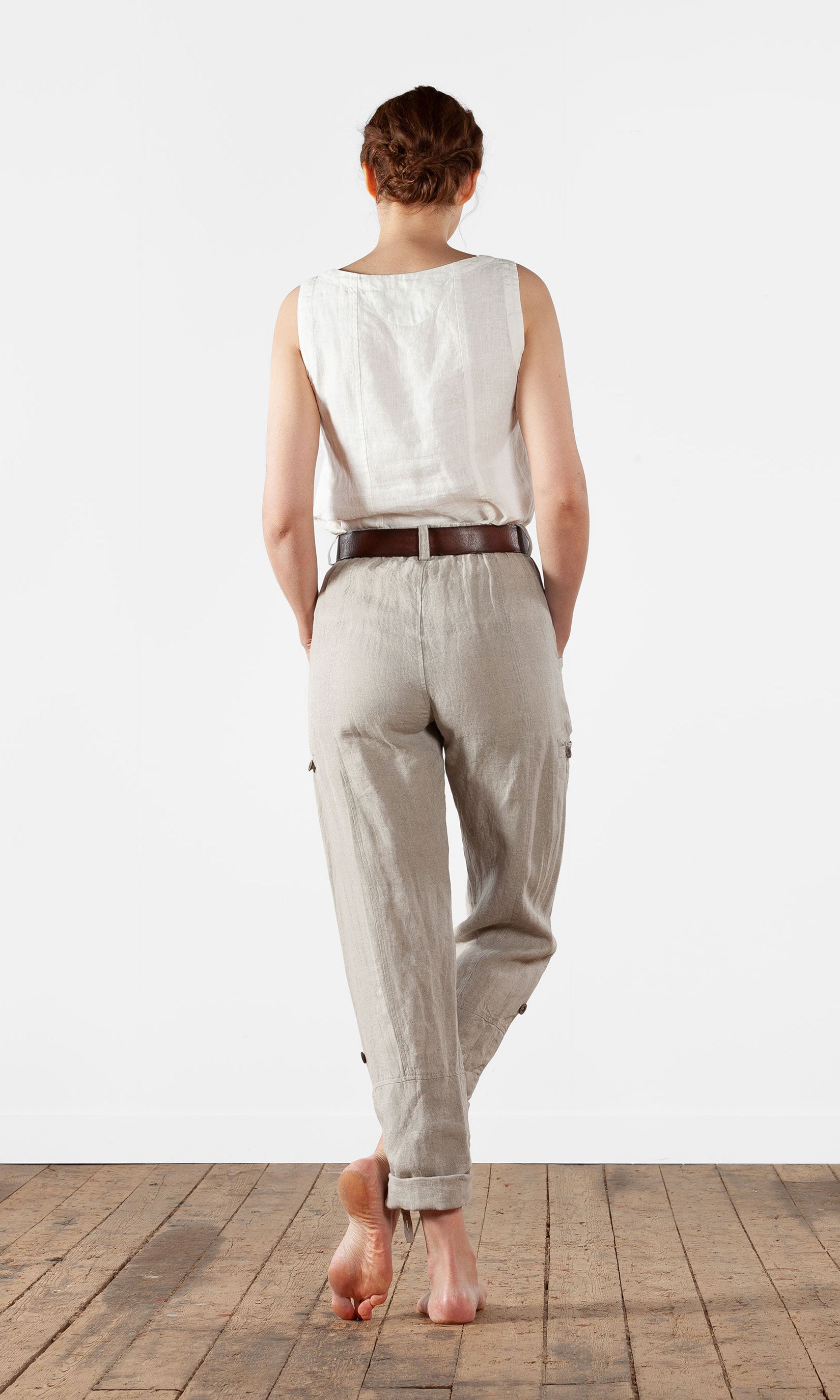 Linen trousers with many pockets