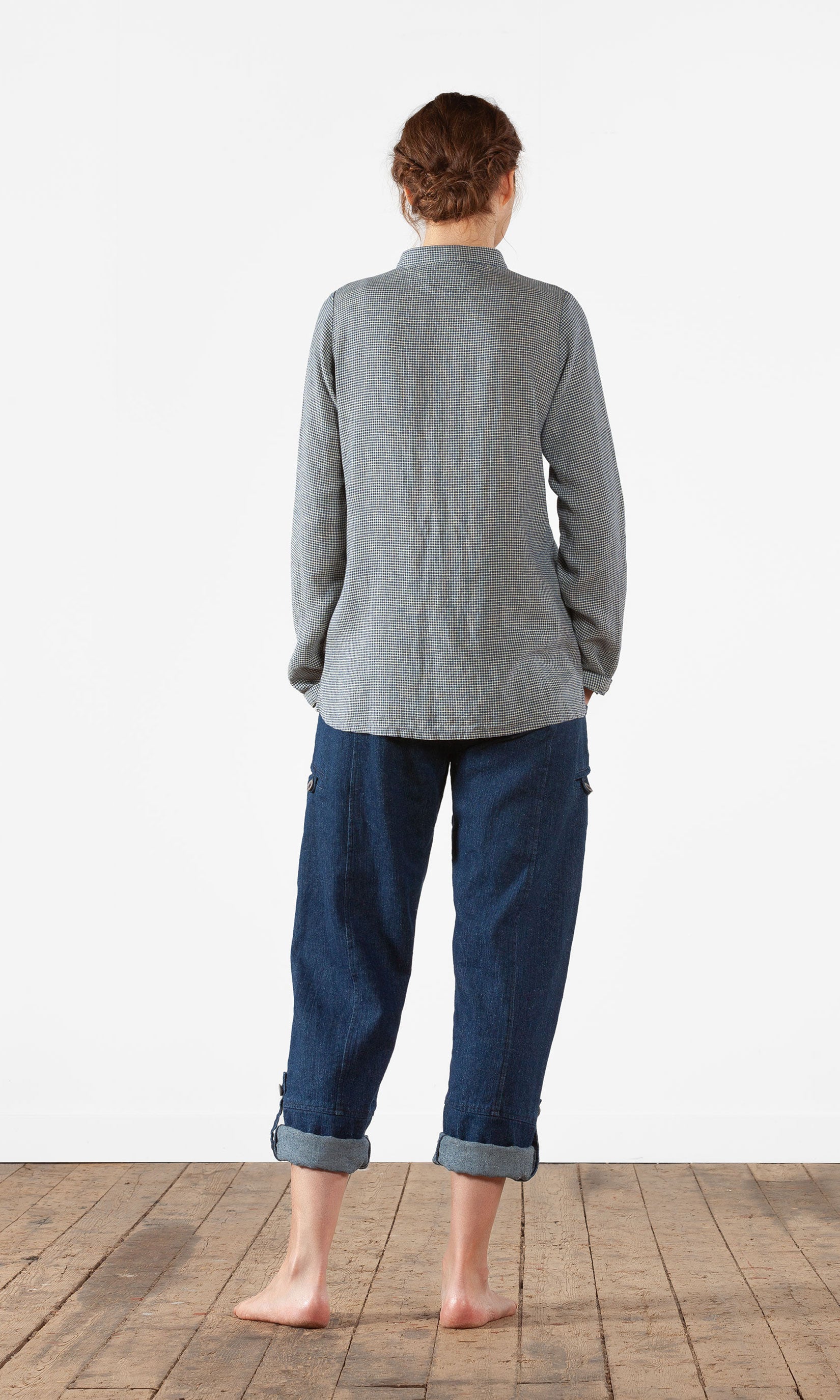 Shirt with ribbon collar in hemp blend