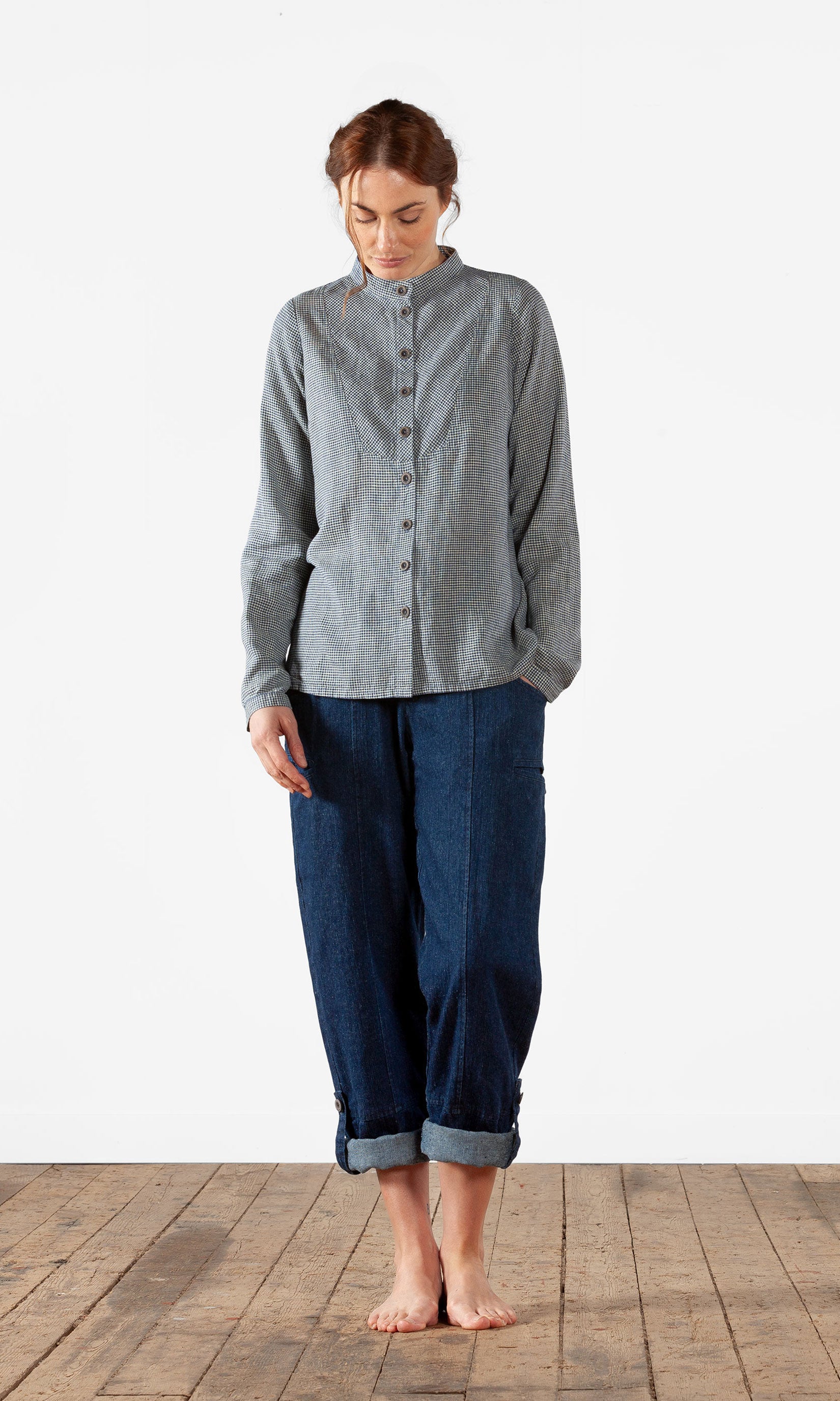 Shirt with ribbon collar in hemp blend