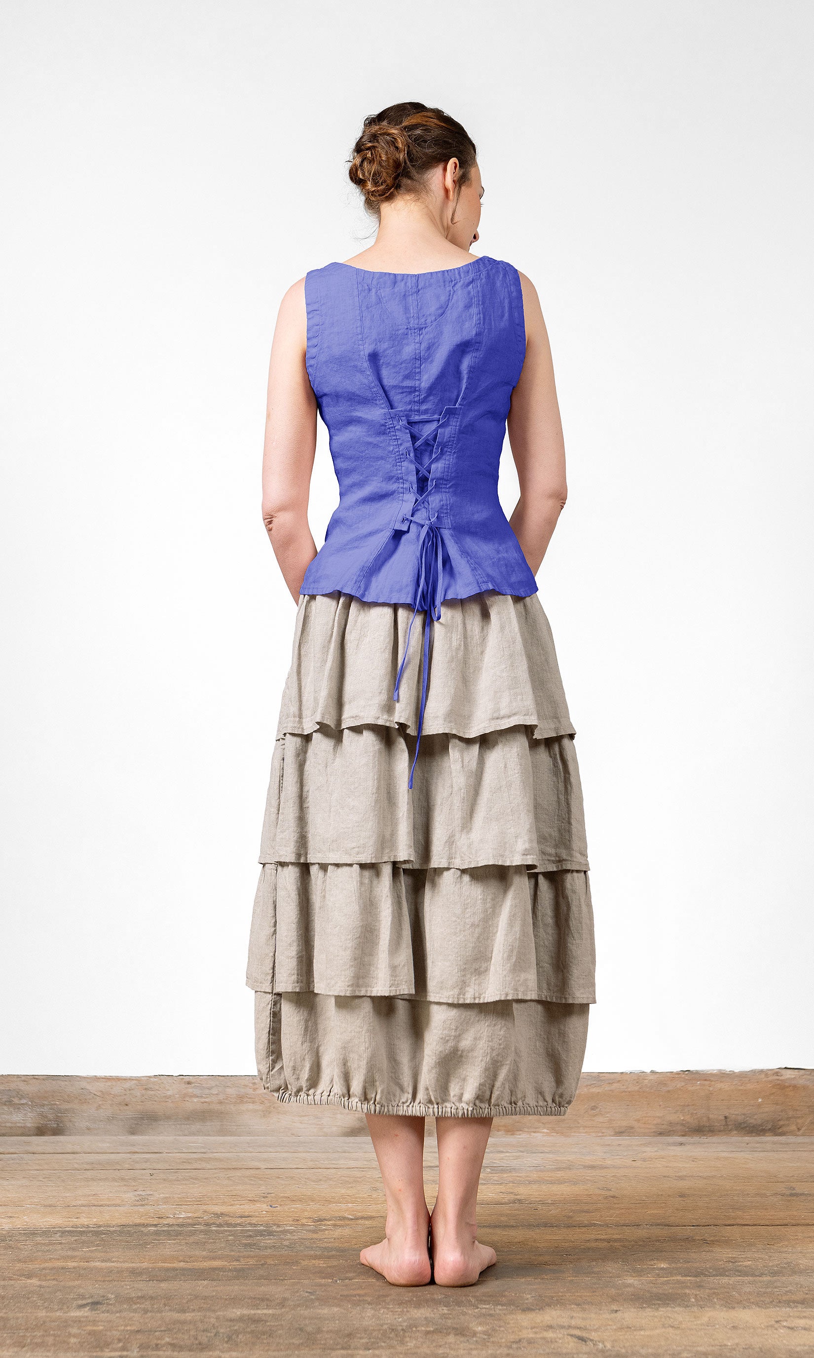 Linne med snörning i ryggen