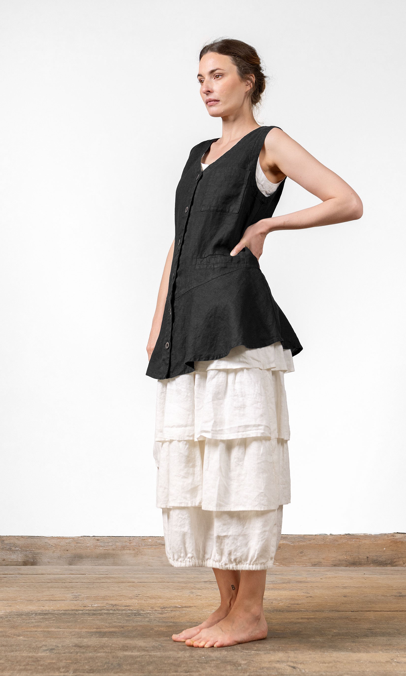 Leinenweste mit ausgestellter Silhouette und Knopfleiste vorne